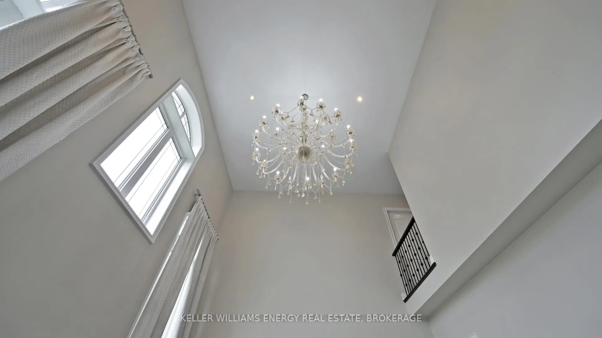 Photo 12 of 125 Chesney Crescent, Vaughan, Kleinburg — HOMEH
