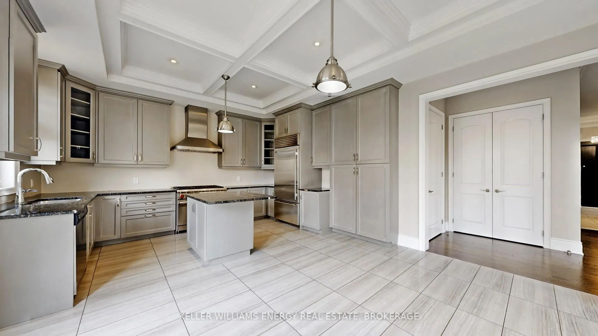 Photo 14 of 125 Chesney Crescent, Vaughan, Kleinburg — HOMEH