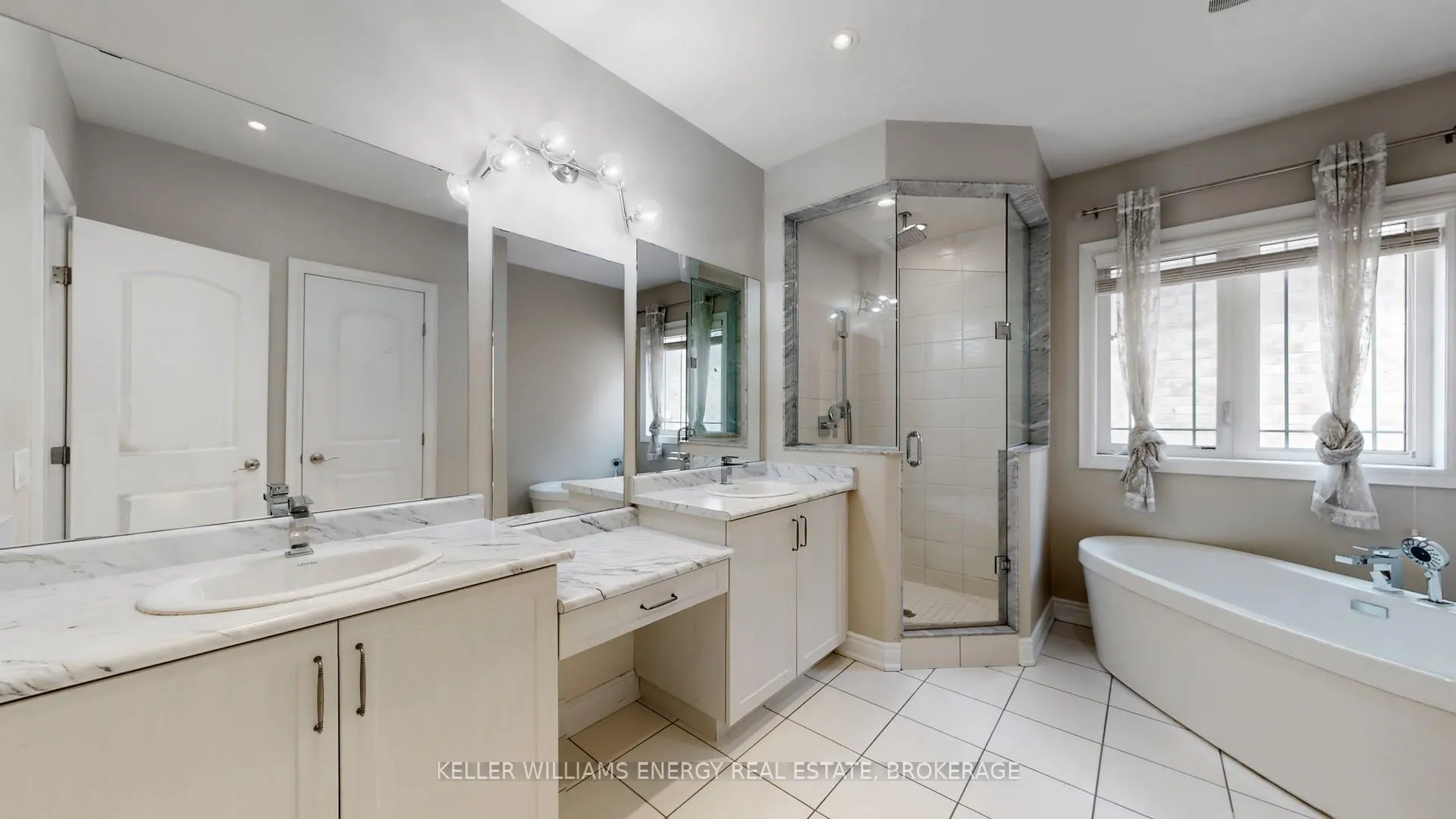 Photo 25 of 125 Chesney Crescent, Vaughan, Kleinburg — HOMEH