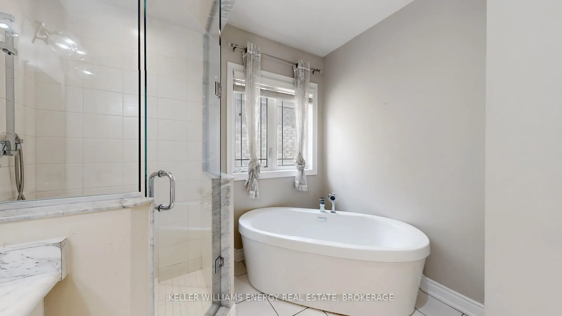 Photo 26 of 125 Chesney Crescent, Vaughan, Kleinburg — HOMEH