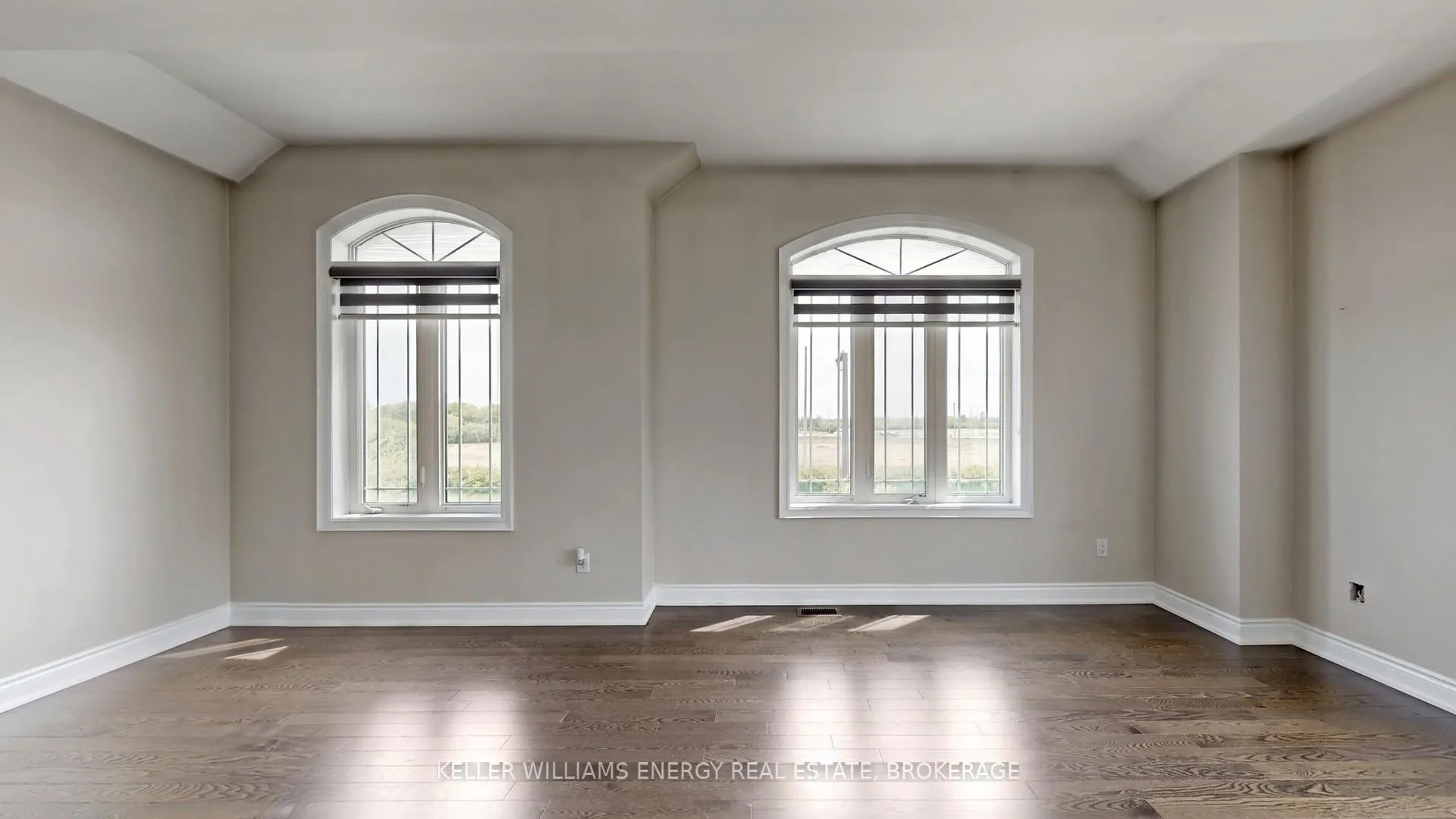 Photo 28 of 125 Chesney Crescent, Vaughan, Kleinburg — HOMEH