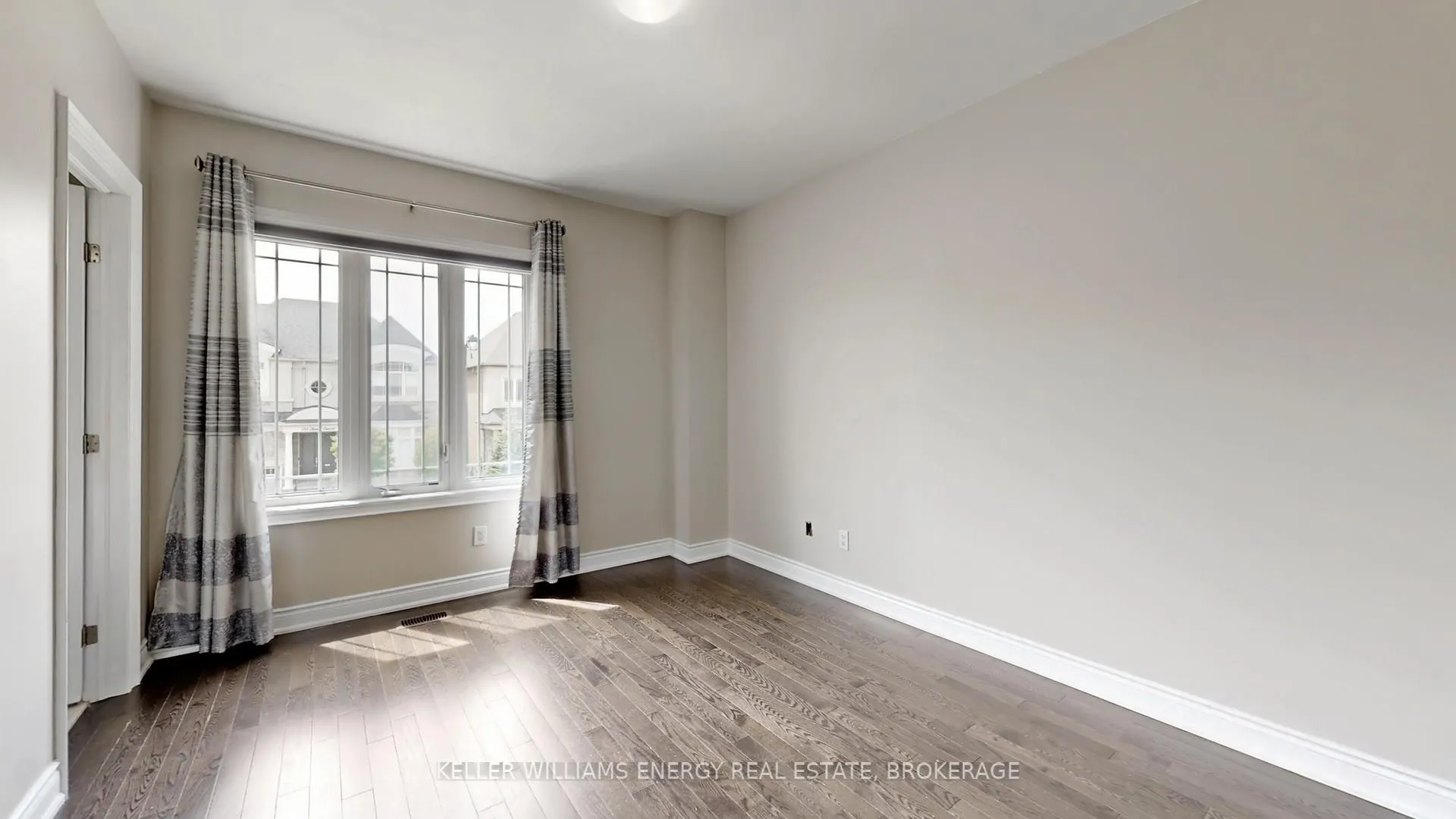 Photo 31 of 125 Chesney Crescent, Vaughan, Kleinburg — HOMEH