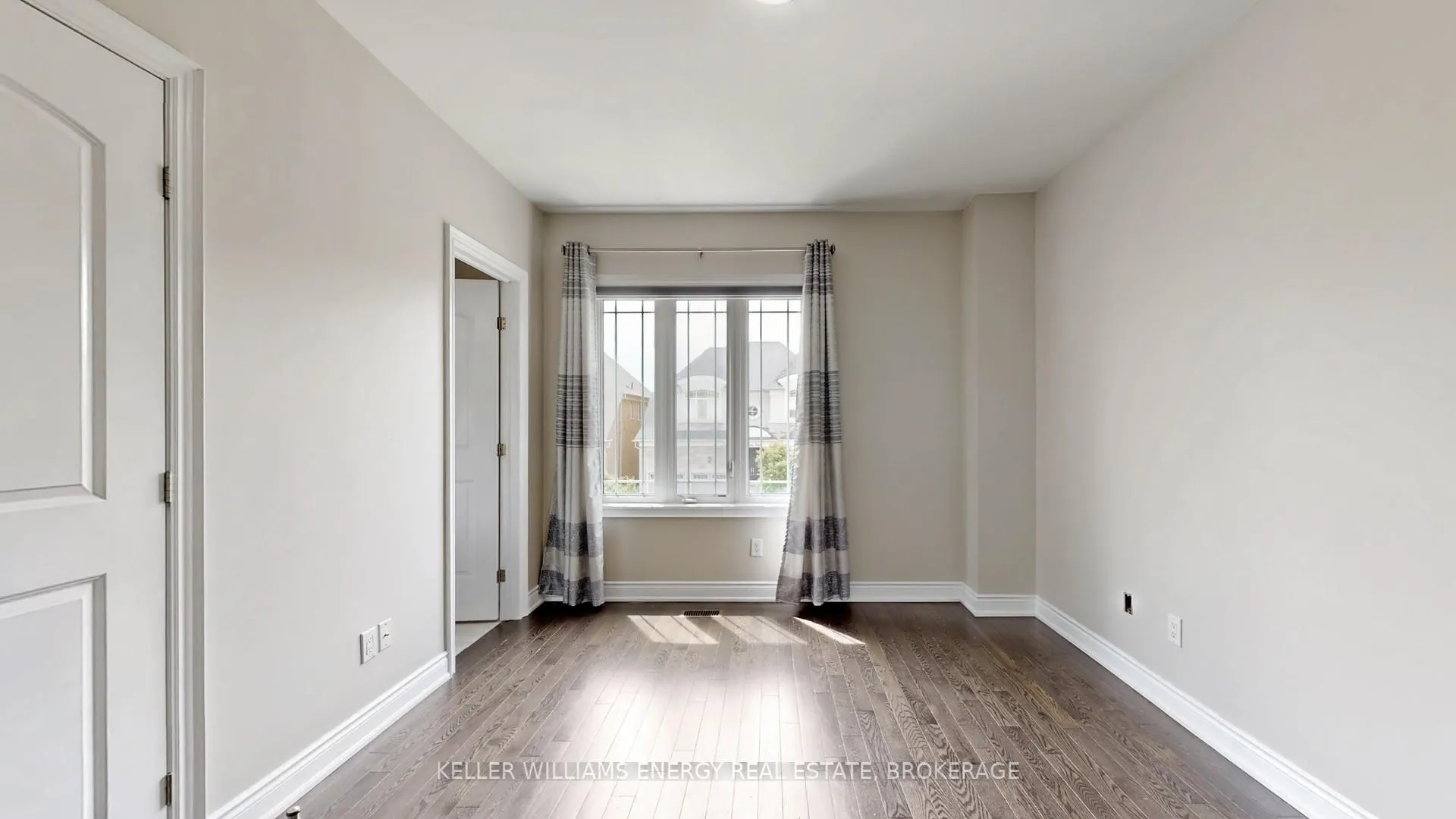 Photo 32 of 125 Chesney Crescent, Vaughan, Kleinburg — HOMEH