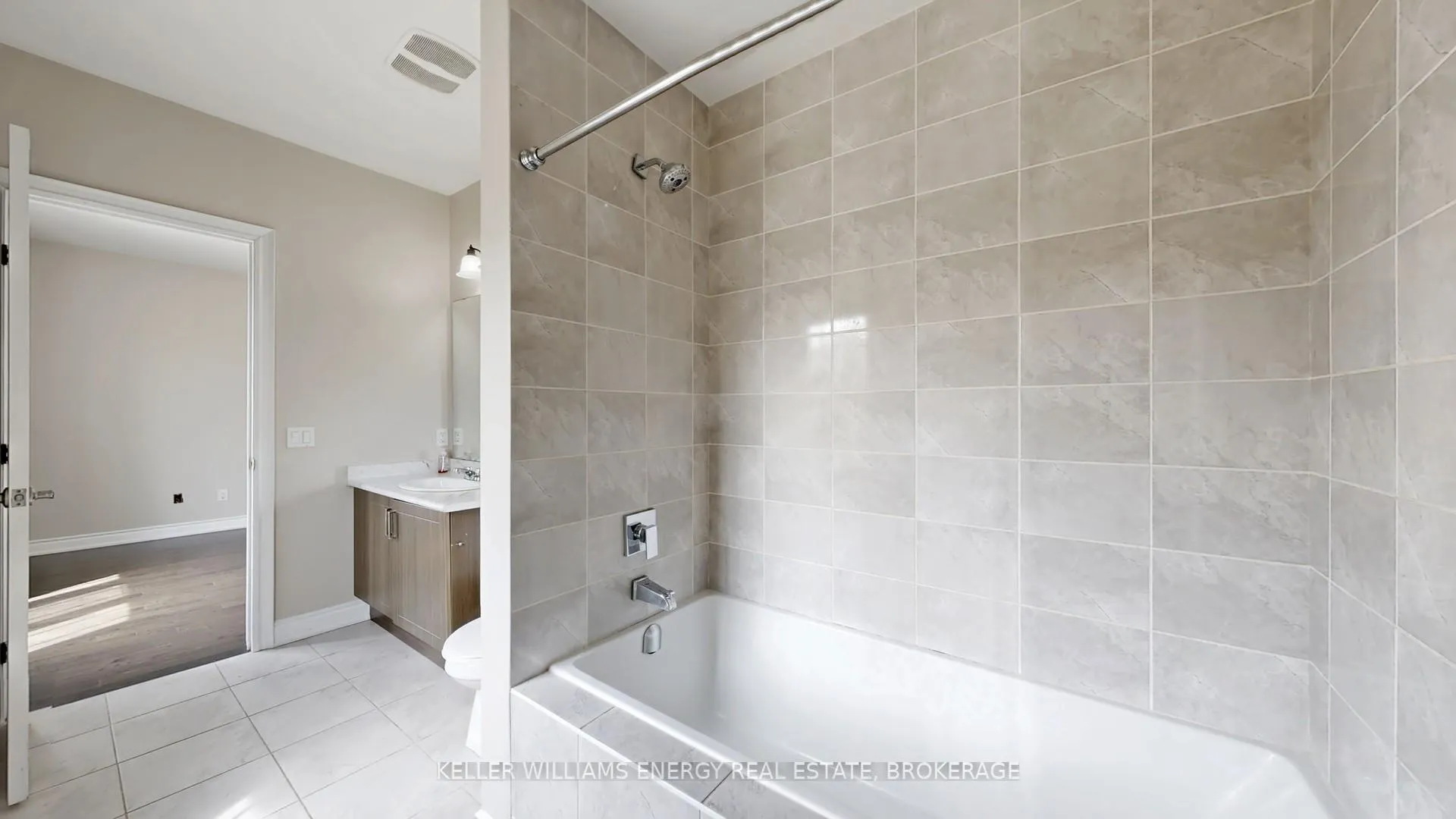 Photo 35 of 125 Chesney Crescent, Vaughan, Kleinburg — HOMEH