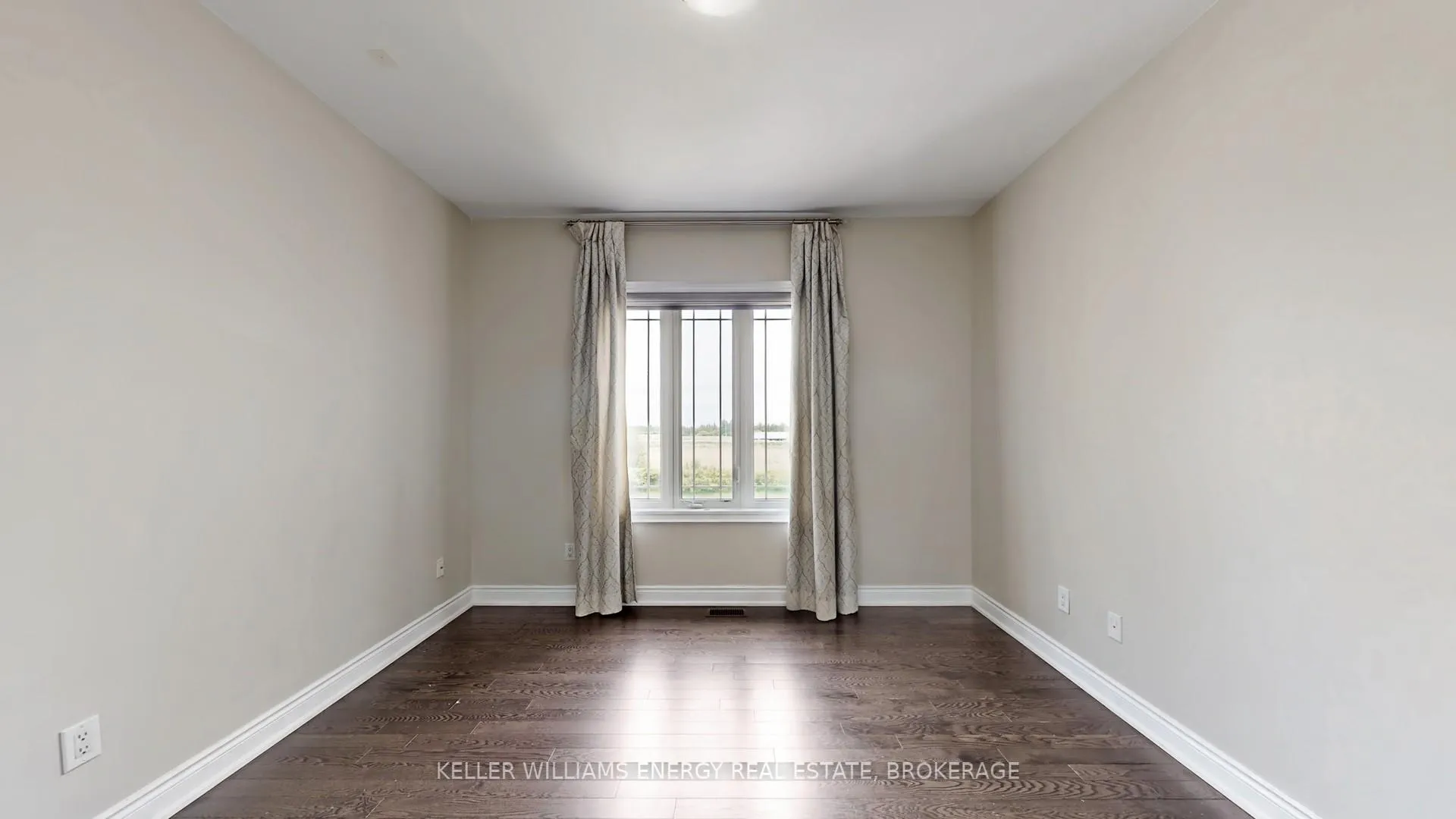 Photo 37 of 125 Chesney Crescent, Vaughan, Kleinburg — HOMEH