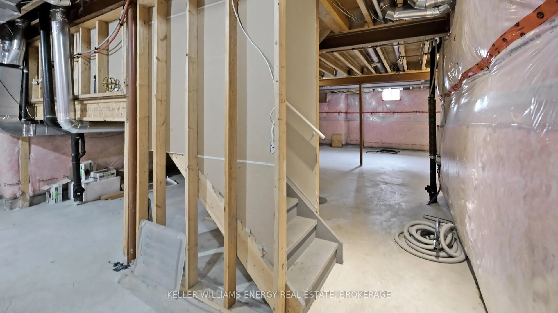 Photo 41 of 125 Chesney Crescent, Vaughan, Kleinburg — HOMEH