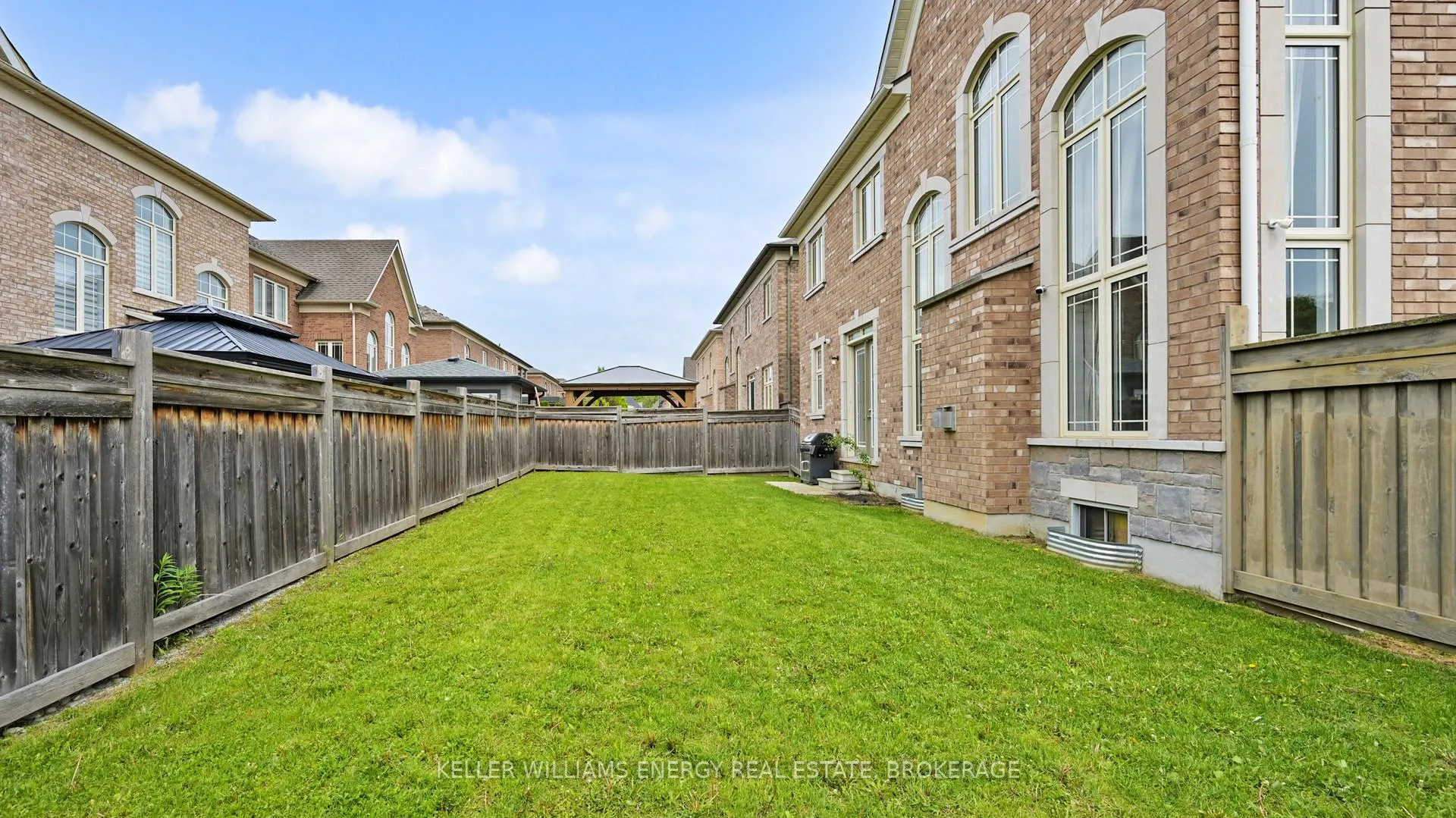Photo 48 of 125 Chesney Crescent, Vaughan, Kleinburg — HOMEH