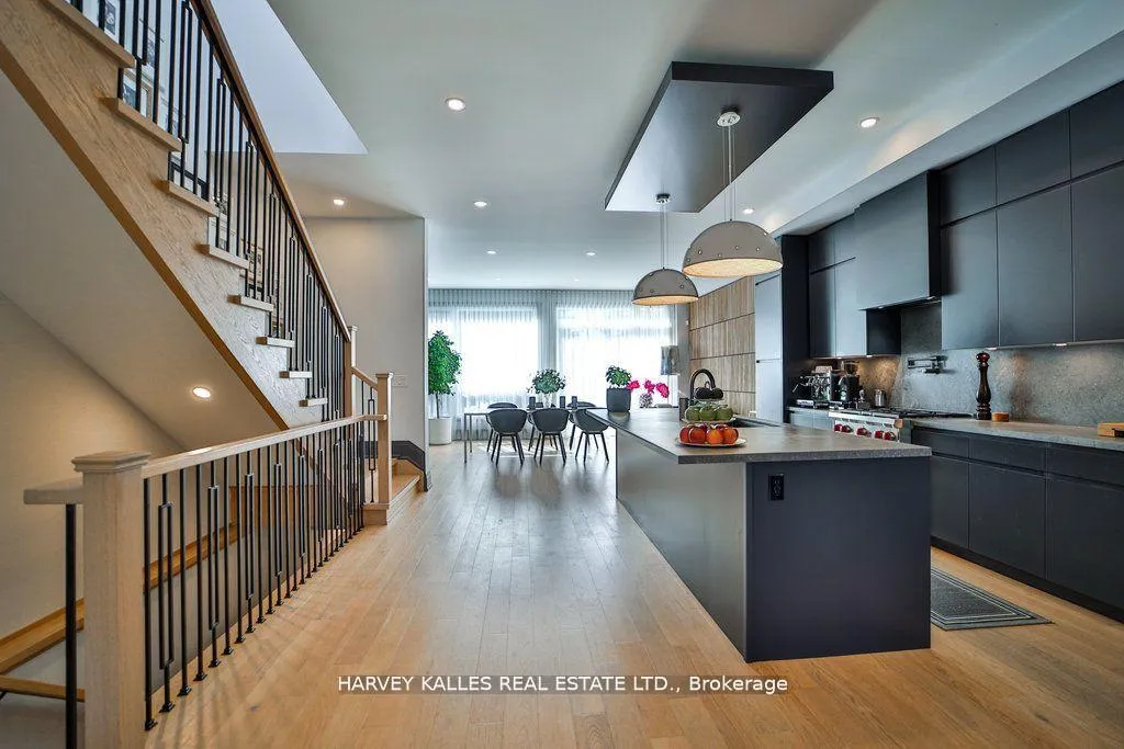 Photo 4 of 39 Marquette Avenue, Toronto, Englemount-Lawrence — HOMEH