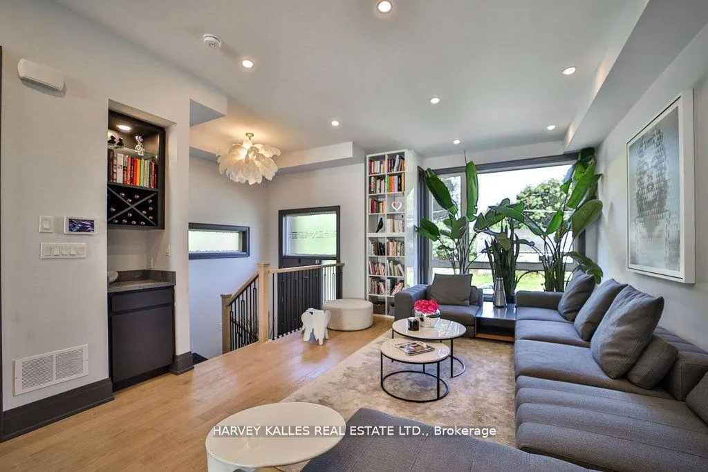 Photo 10 of 39 Marquette Avenue, Toronto, Englemount-Lawrence — HOMEH