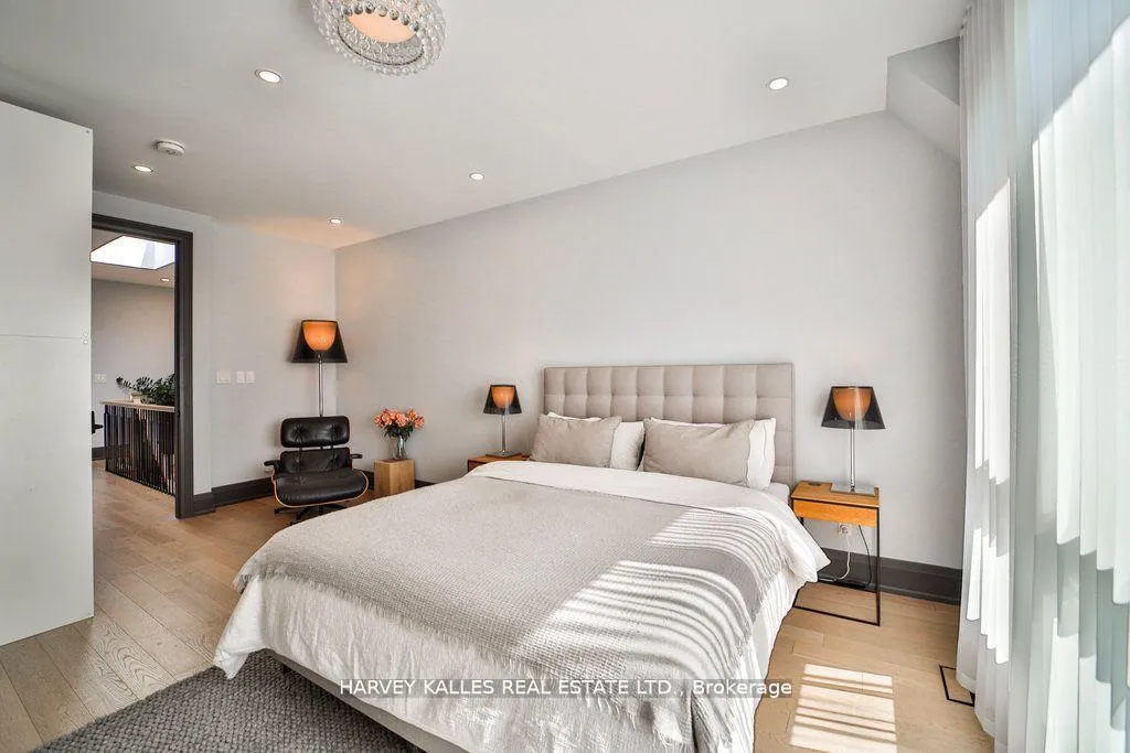 Photo 14 of 39 Marquette Avenue, Toronto, Englemount-Lawrence — HOMEH