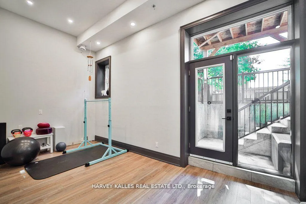 Photo 27 of 39 Marquette Avenue, Toronto, Englemount-Lawrence — HOMEH