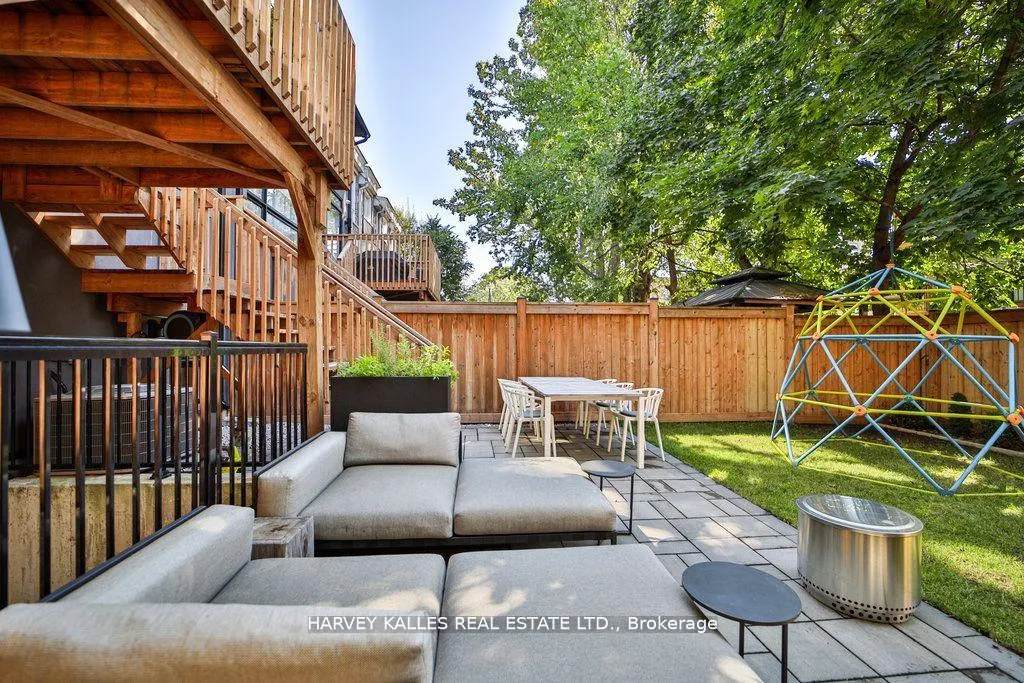 Photo 34 of 39 Marquette Avenue, Toronto, Englemount-Lawrence — HOMEH