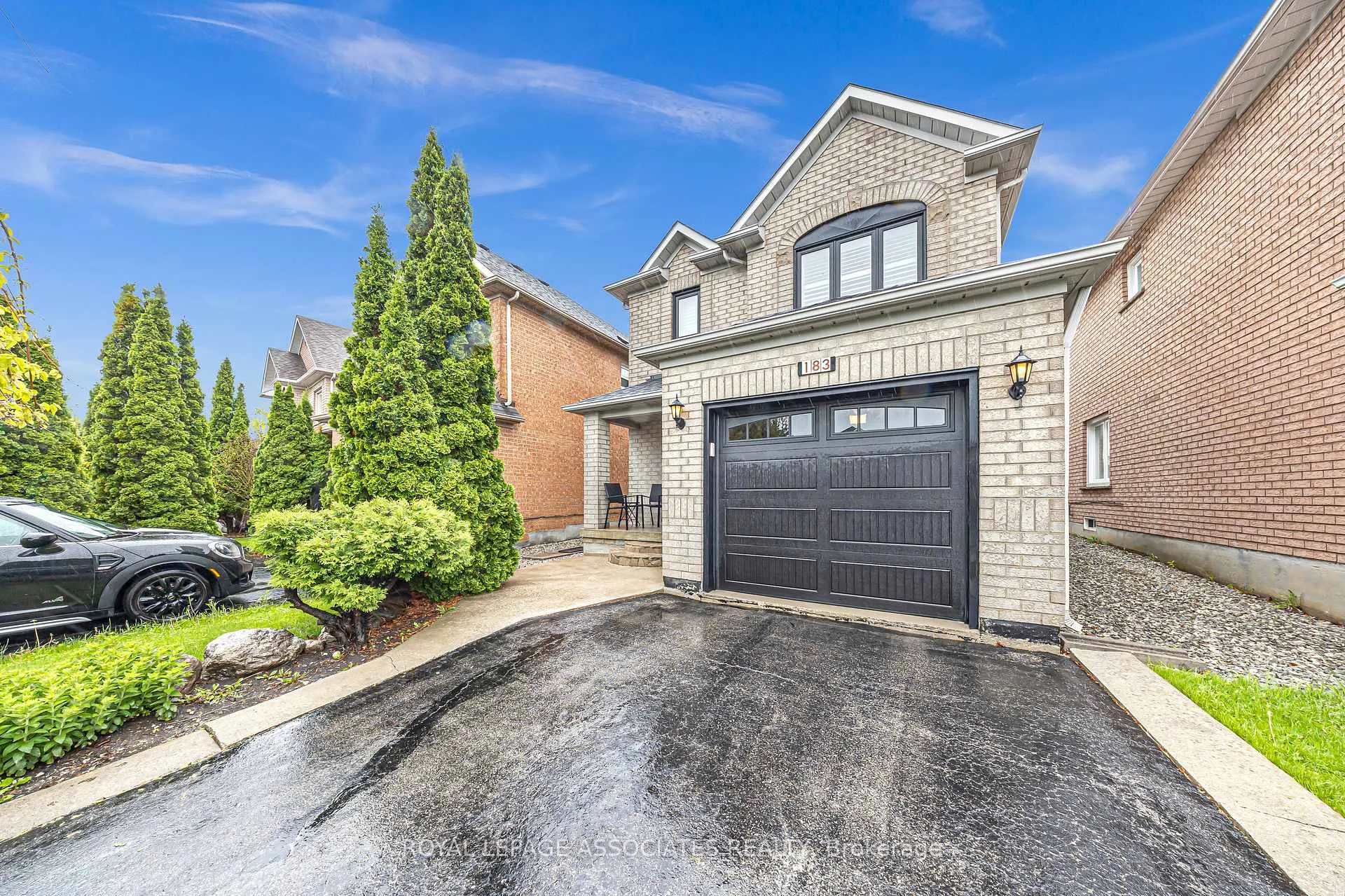 Photo 2 of 183 Elena Crescent, Vaughan, Maple — HOMEH