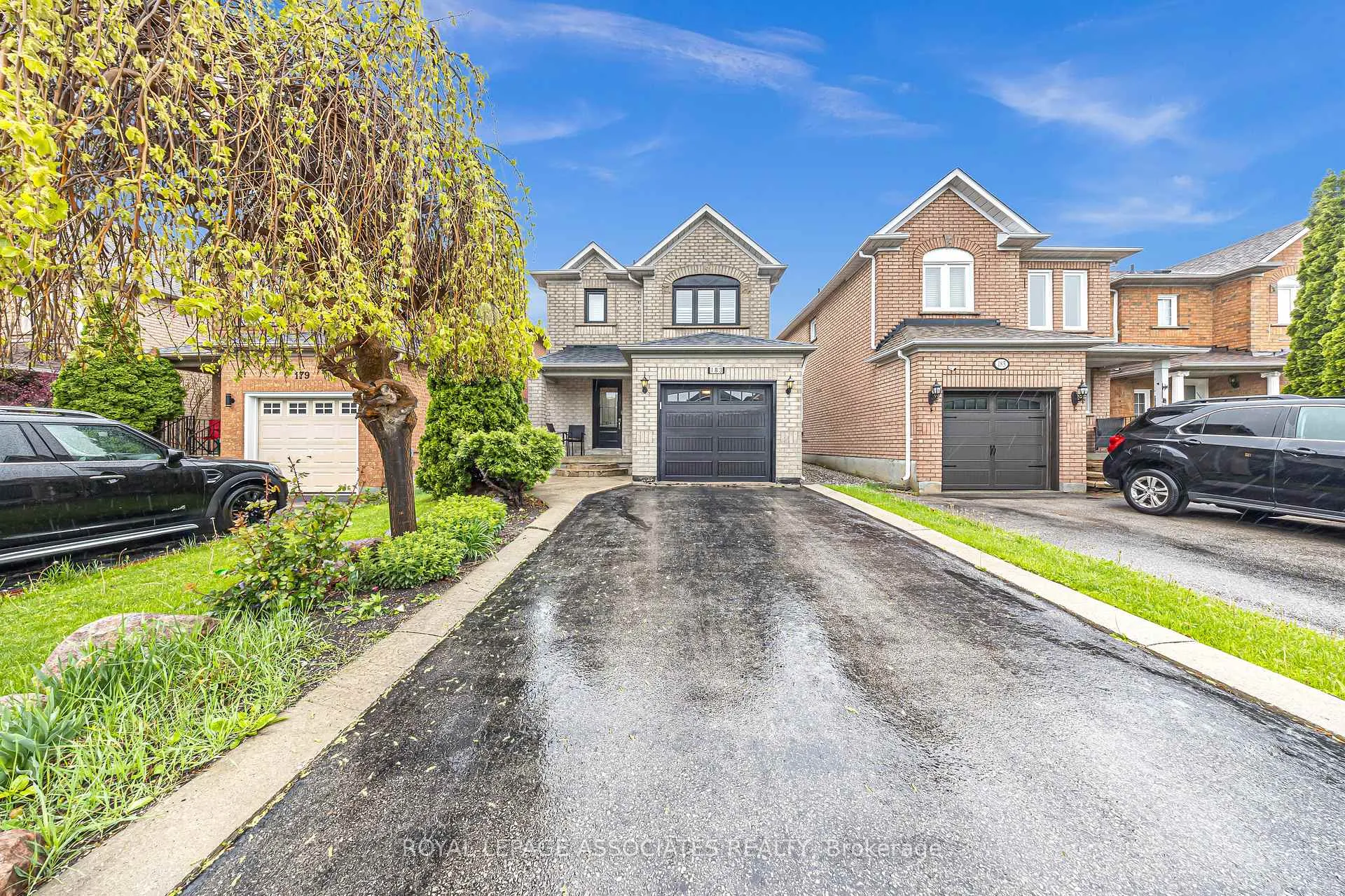 Photo 3 of 183 Elena Crescent, Vaughan, Maple — HOMEH