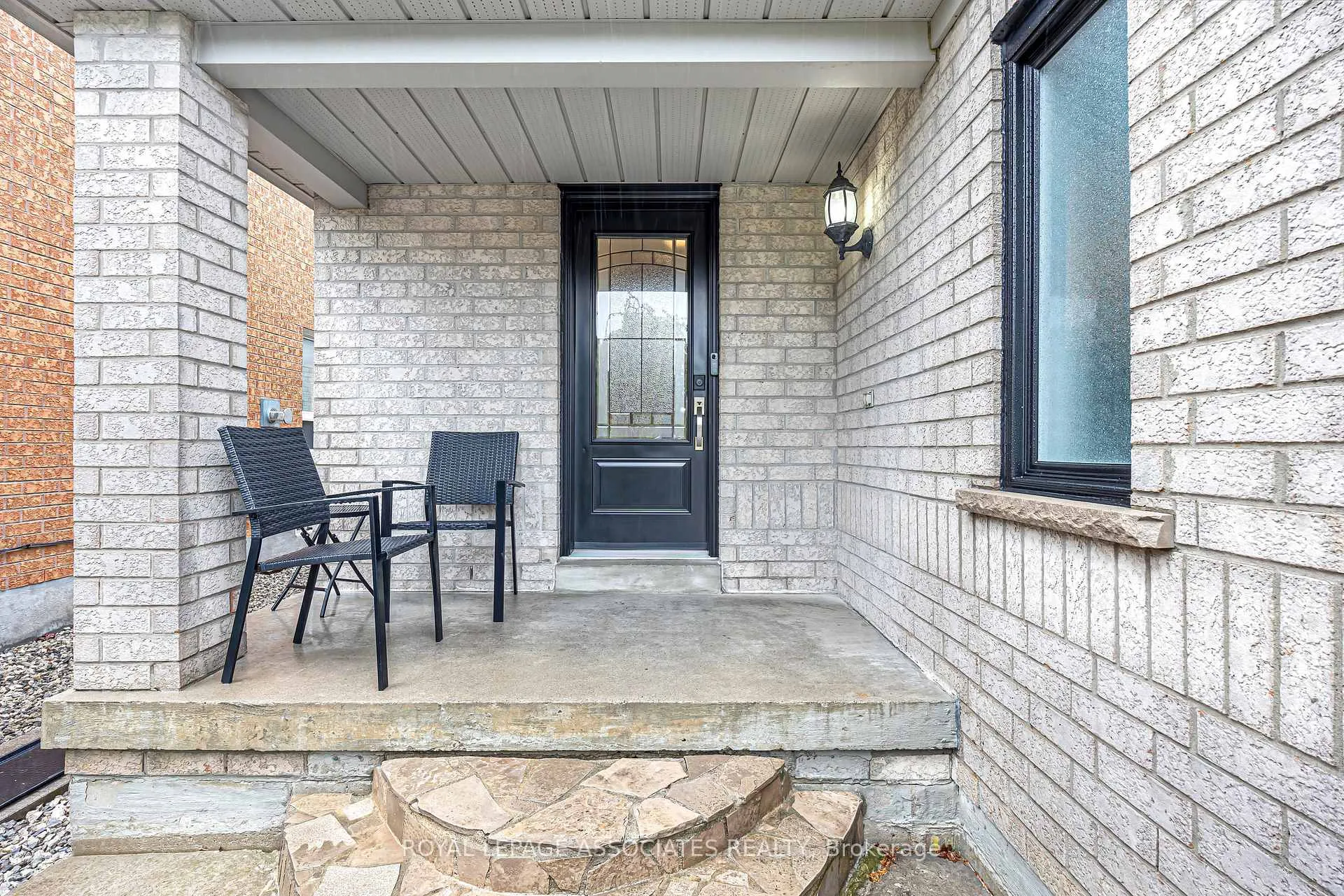 Photo 4 of 183 Elena Crescent, Vaughan, Maple — HOMEH