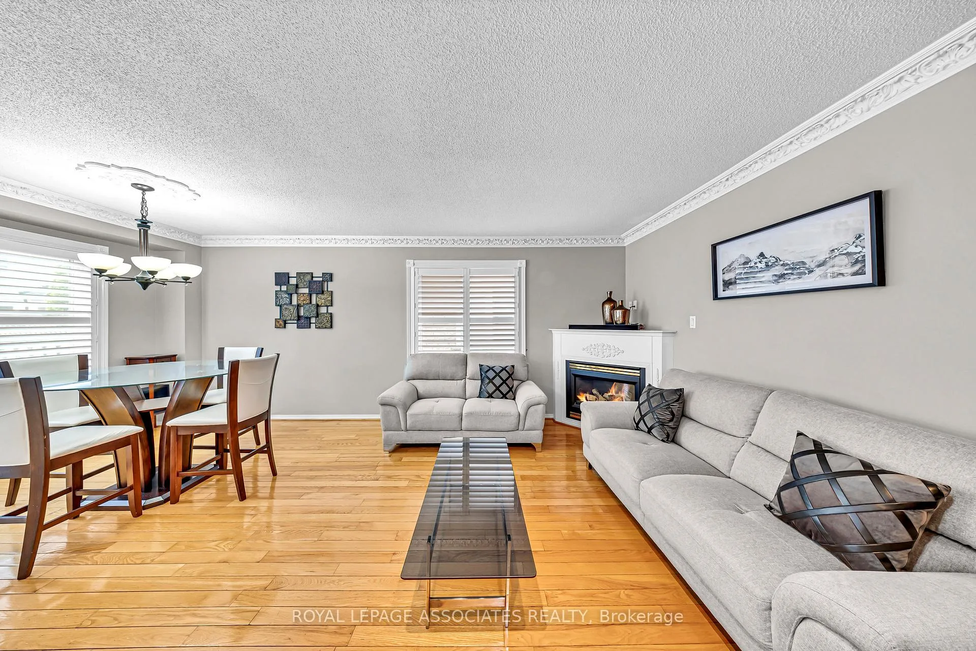 Photo 9 of 183 Elena Crescent, Vaughan, Maple — HOMEH