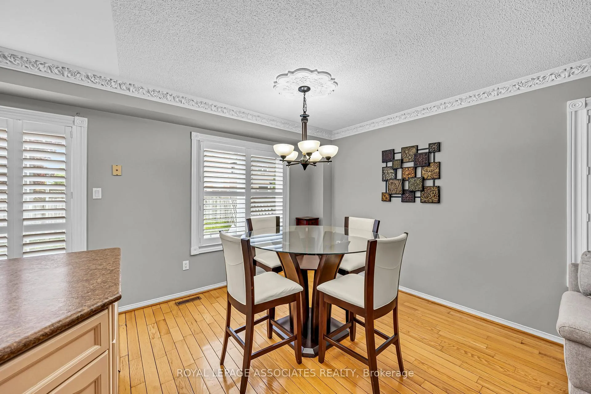 Photo 10 of 183 Elena Crescent, Vaughan, Maple — HOMEH