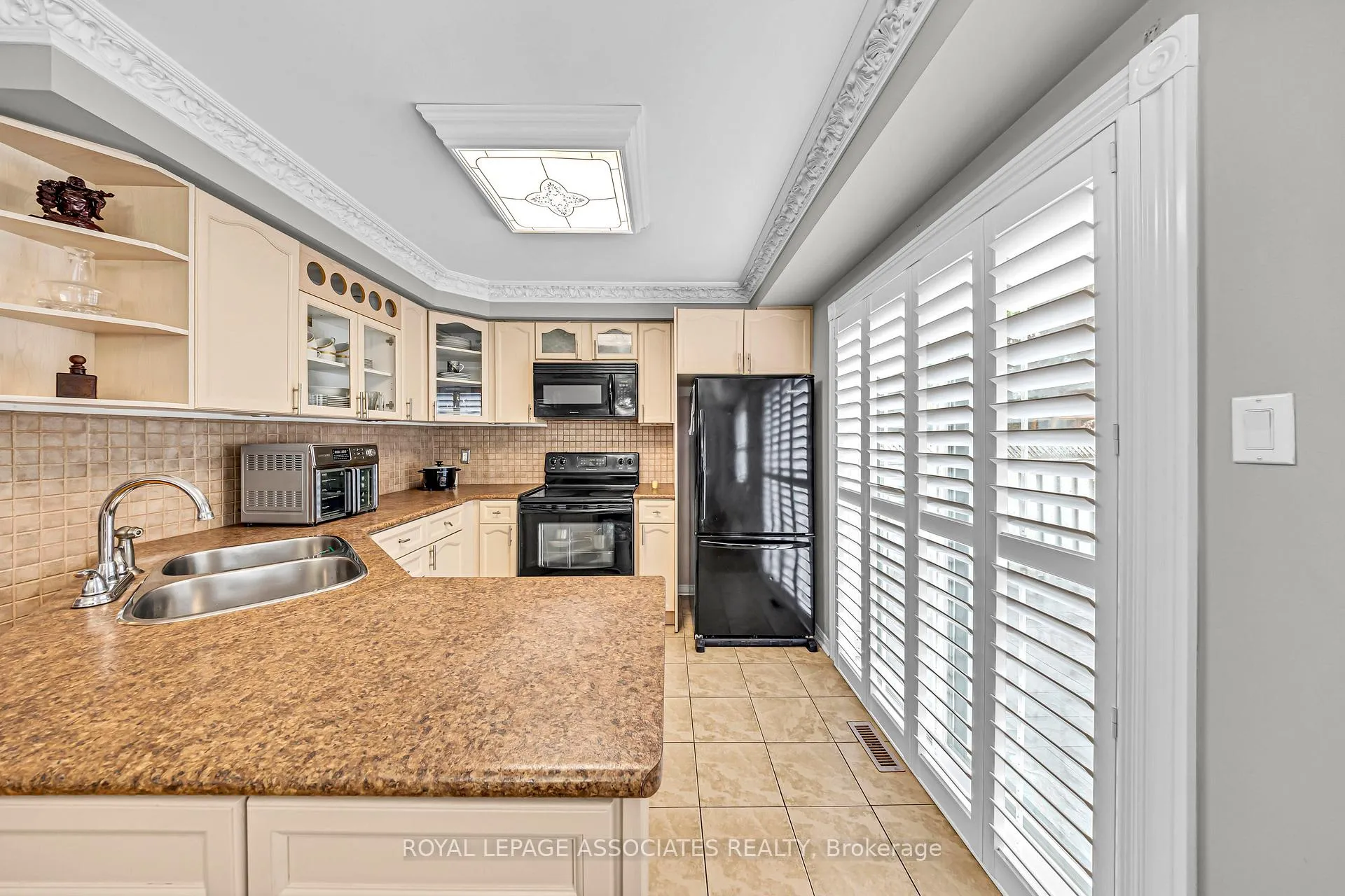 Photo 13 of 183 Elena Crescent, Vaughan, Maple — HOMEH