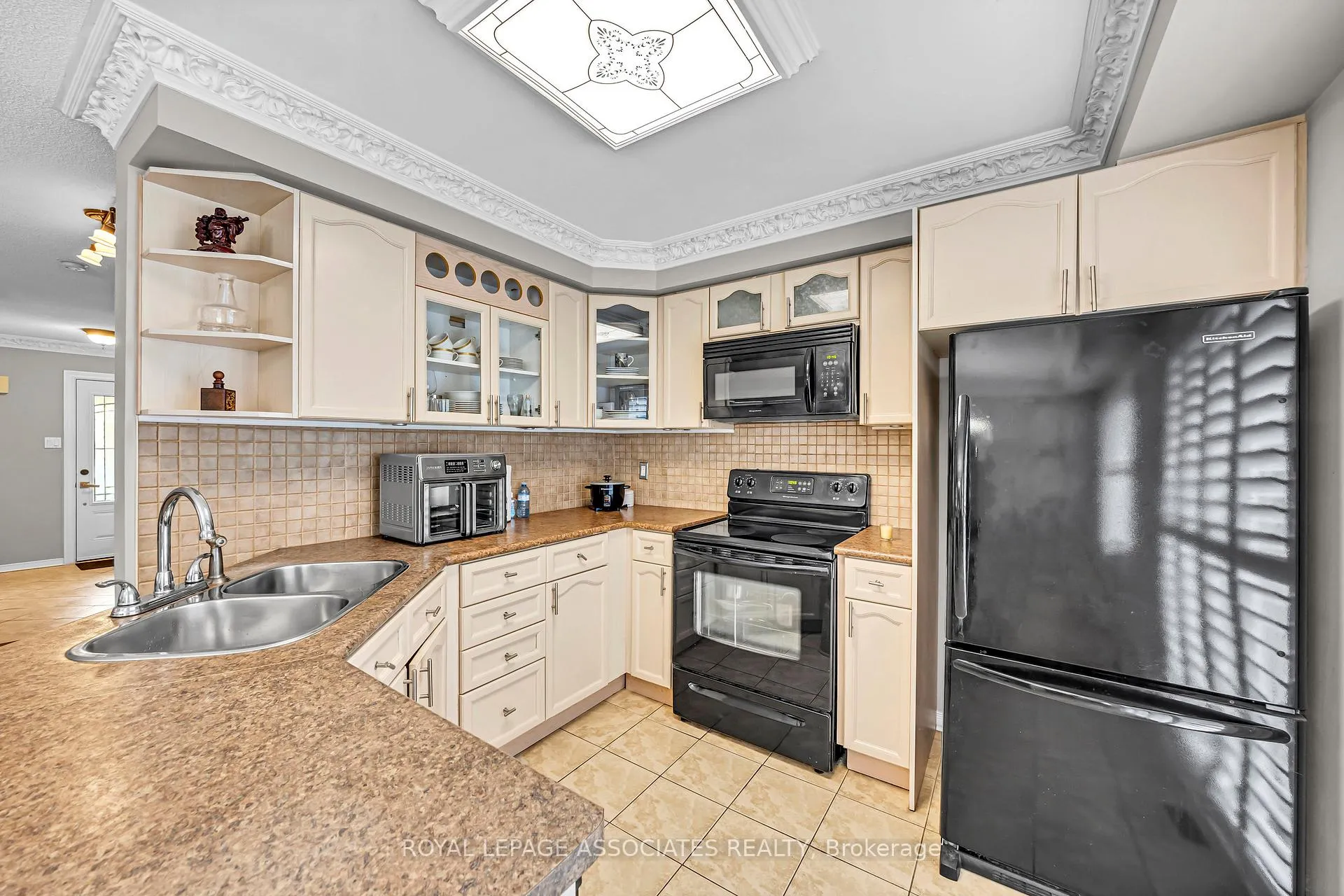 Photo 14 of 183 Elena Crescent, Vaughan, Maple — HOMEH