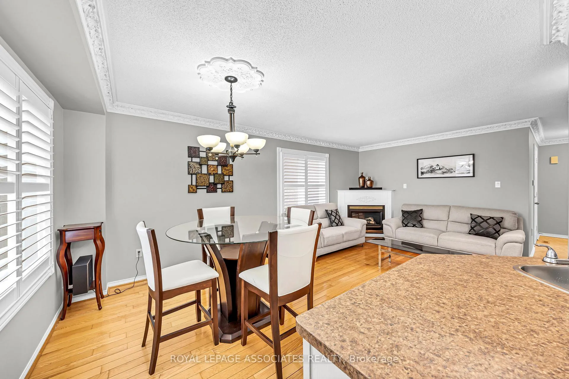 Photo 15 of 183 Elena Crescent, Vaughan, Maple — HOMEH