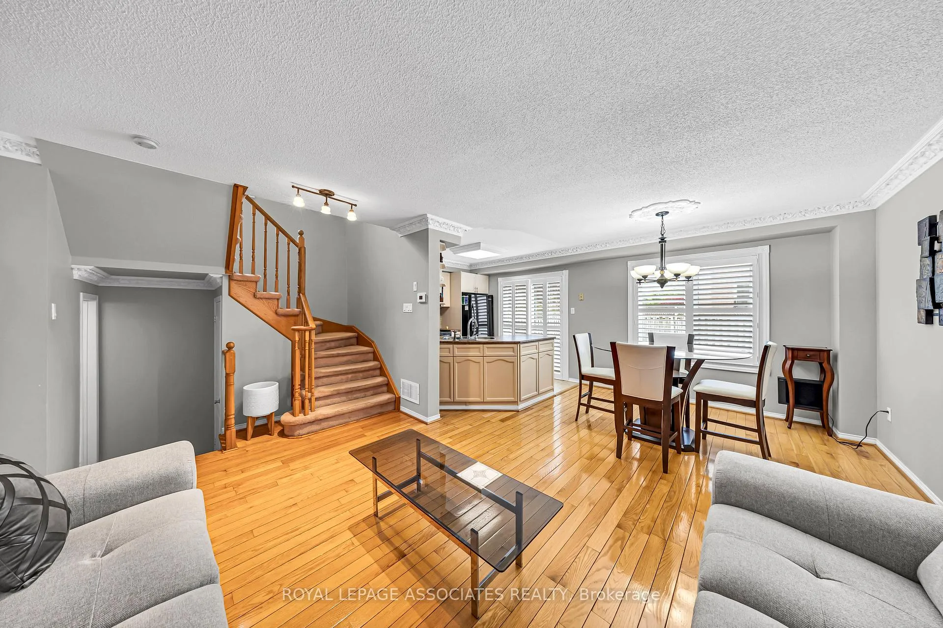 Photo 17 of 183 Elena Crescent, Vaughan, Maple — HOMEH