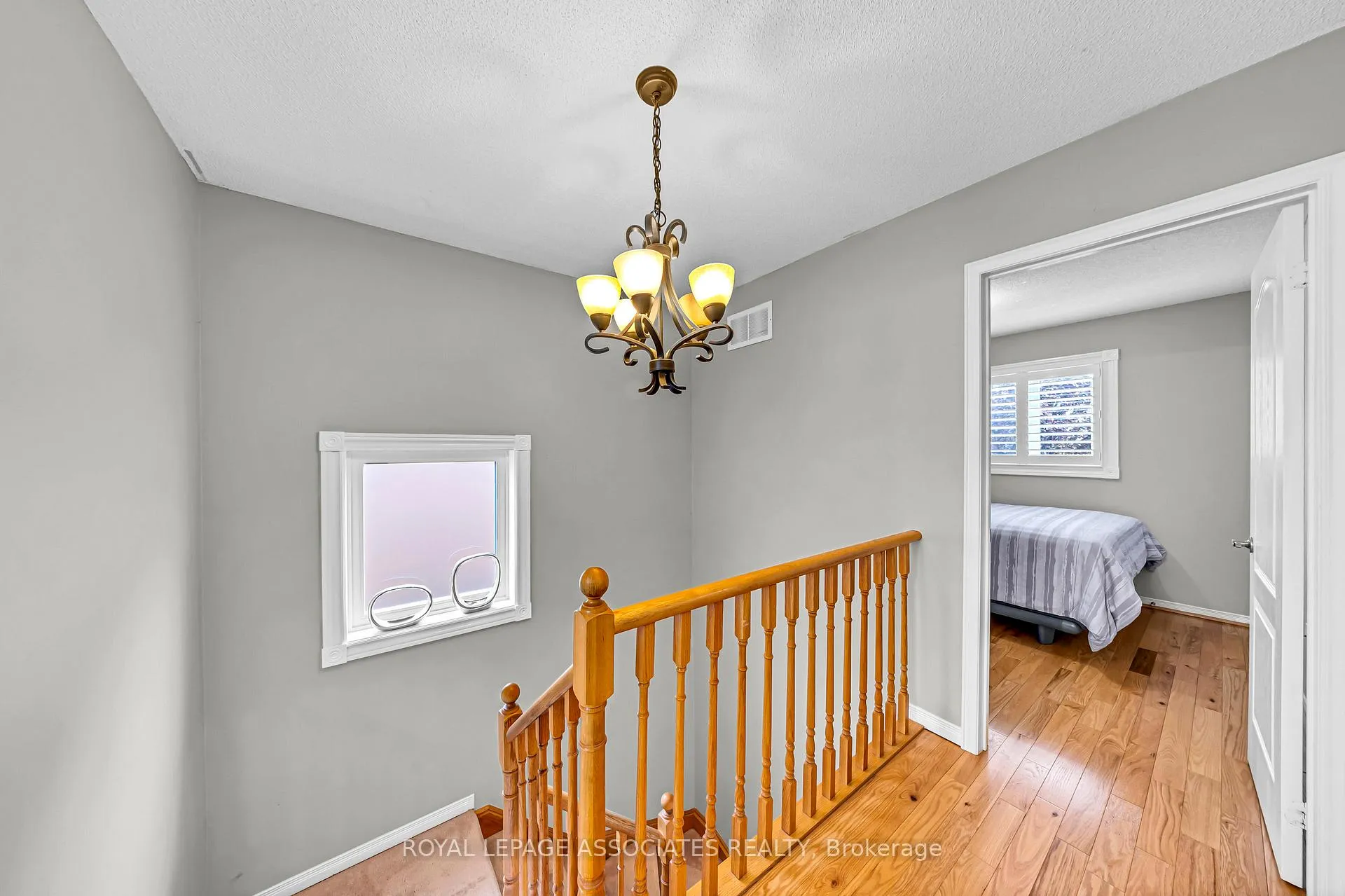 Photo 20 of 183 Elena Crescent, Vaughan, Maple — HOMEH