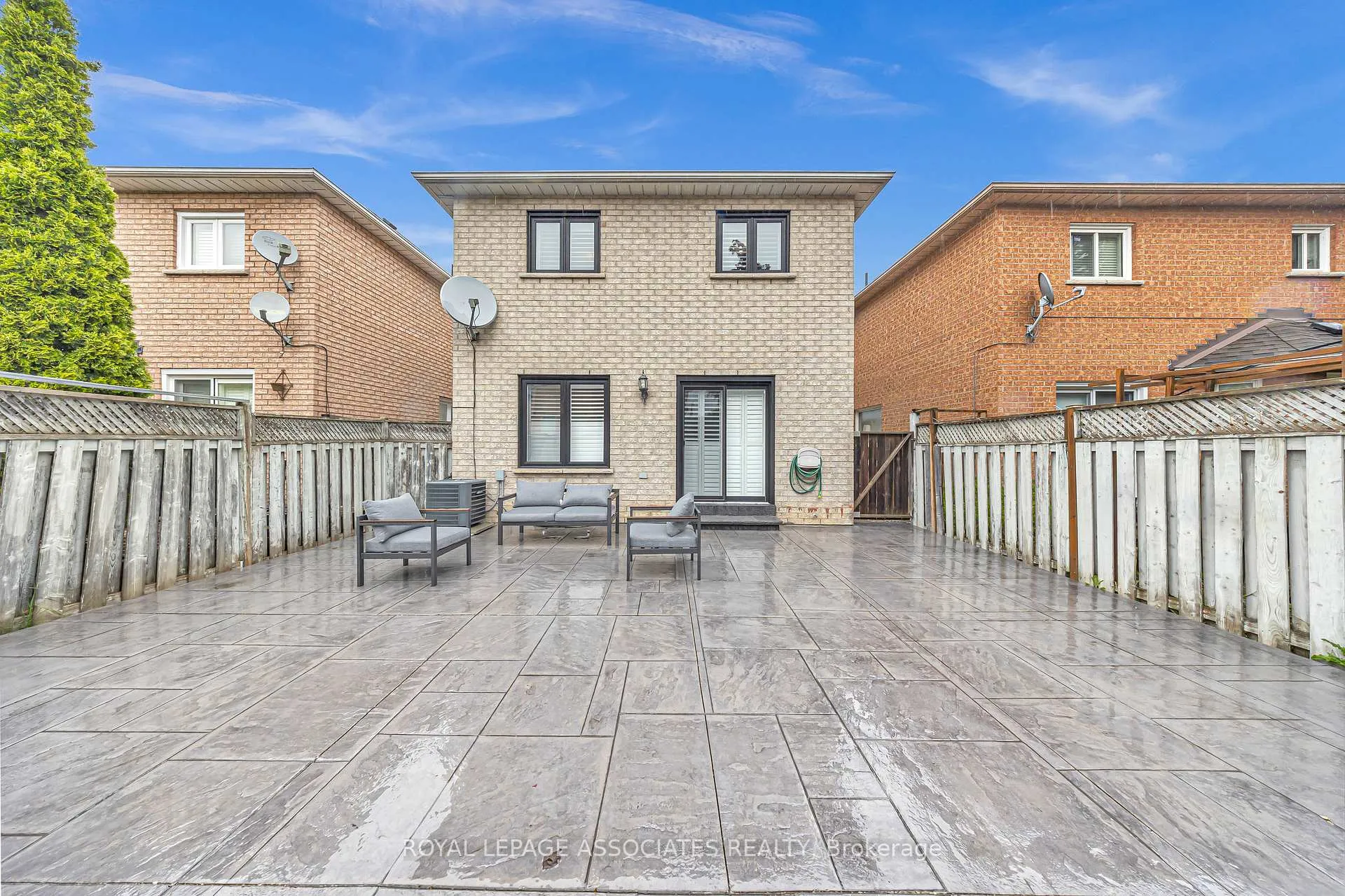 Photo 35 of 183 Elena Crescent, Vaughan, Maple — HOMEH
