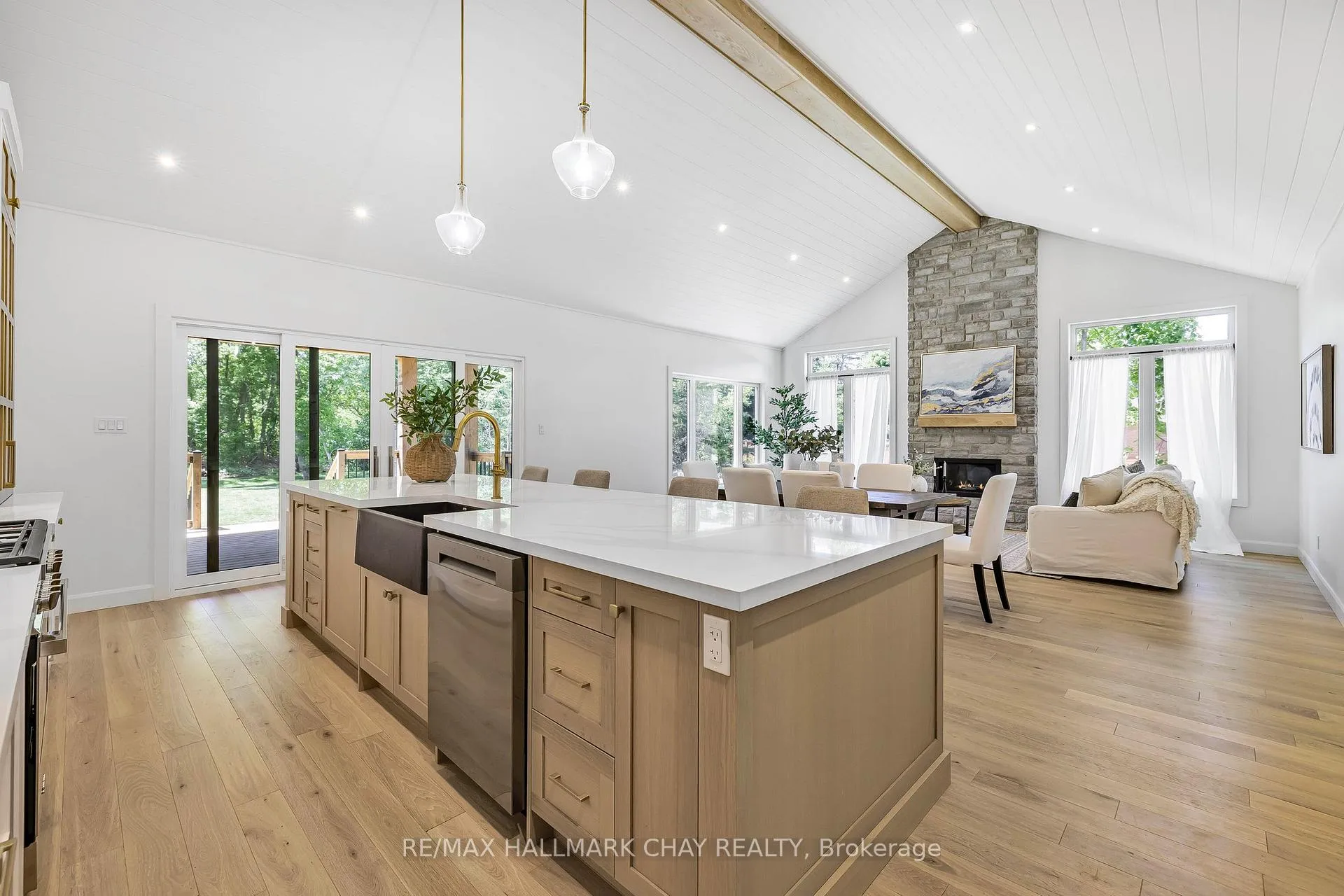 Photo 8 of 21 Heatherwood Drive, Springwater, Midhurst — HOMEH
