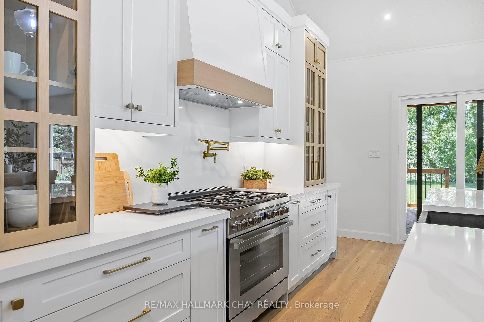 Photo 10 of 21 Heatherwood Drive, Springwater, Midhurst — HOMEH