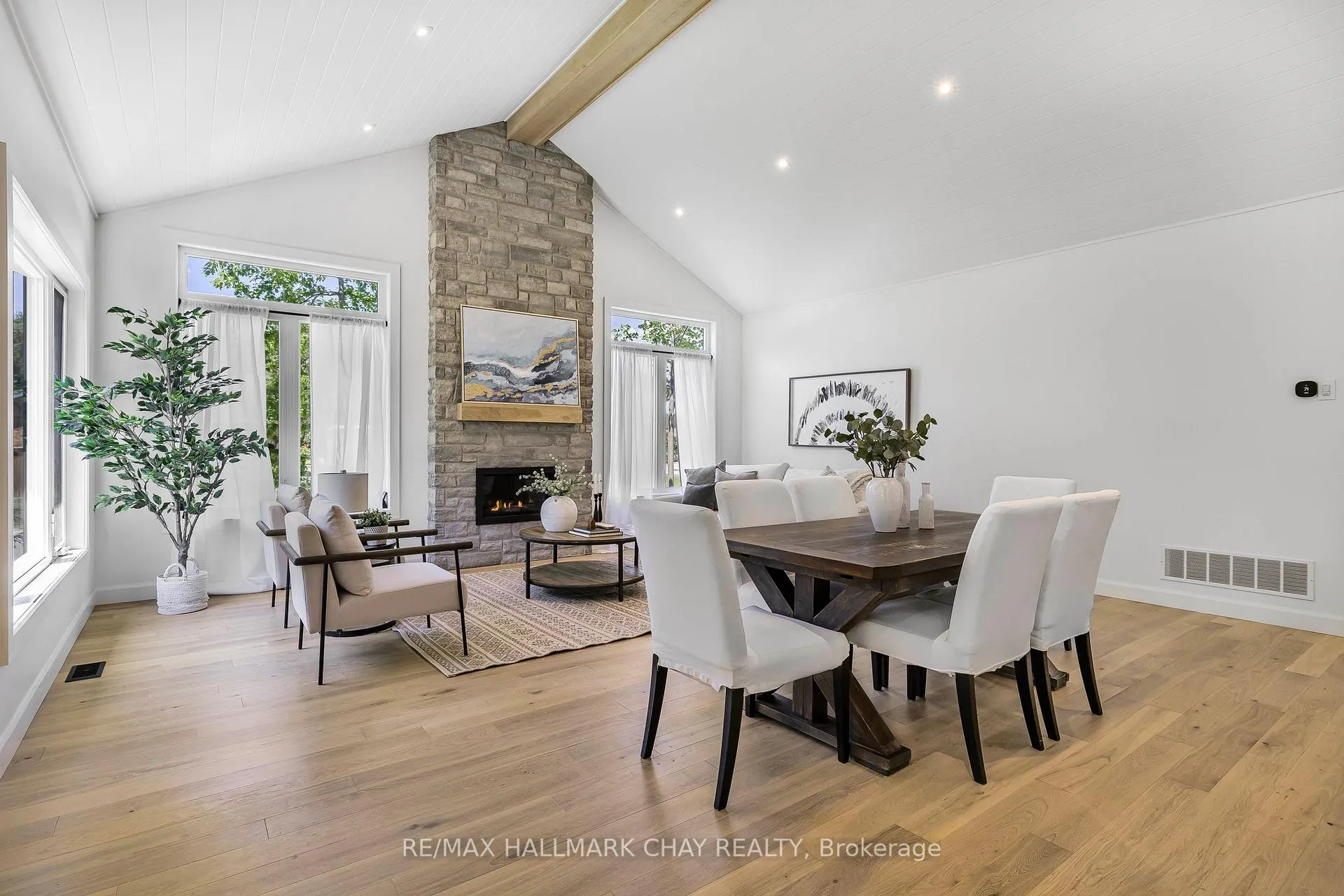 Photo 12 of 21 Heatherwood Drive, Springwater, Midhurst — HOMEH