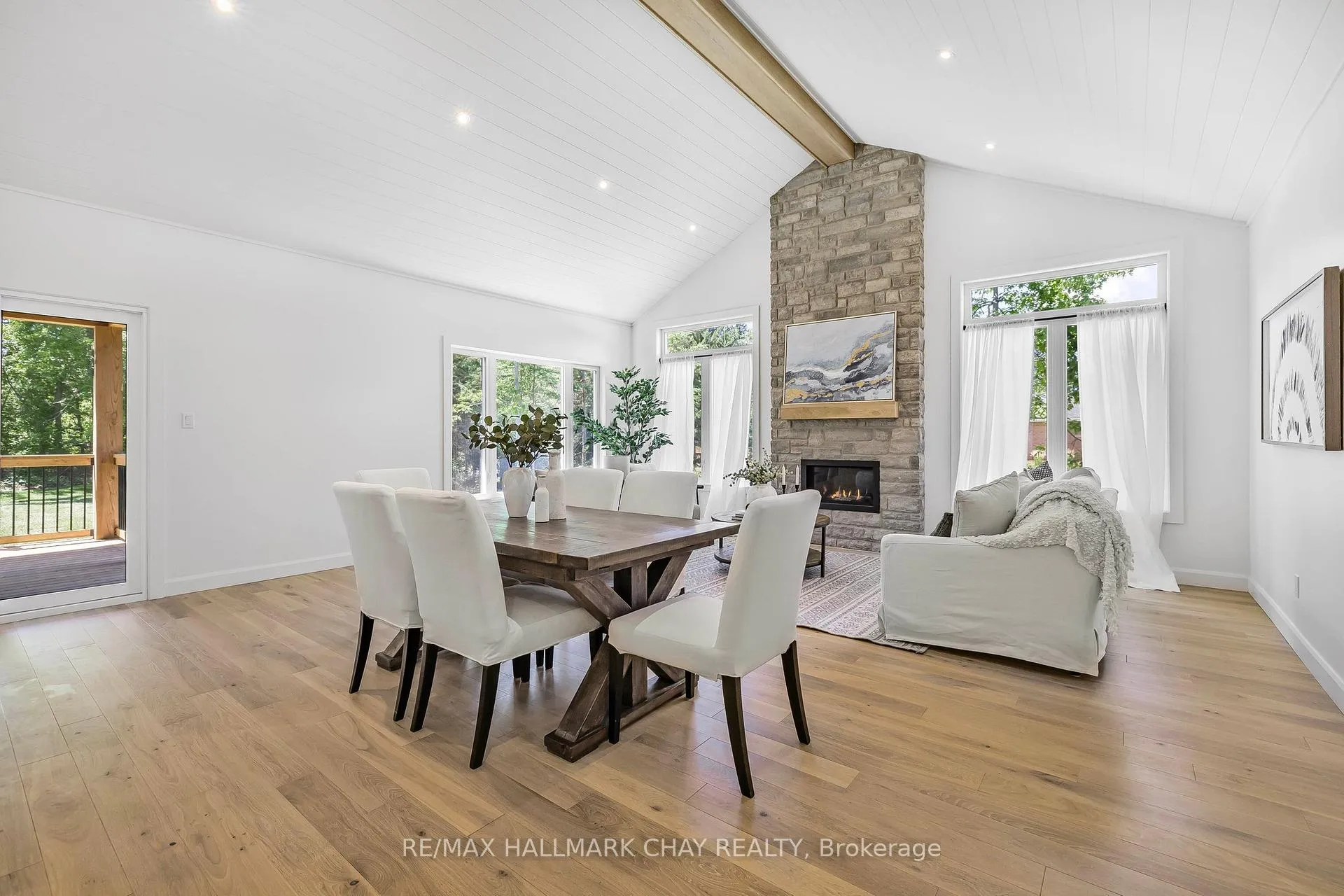 Photo 13 of 21 Heatherwood Drive, Springwater, Midhurst — HOMEH