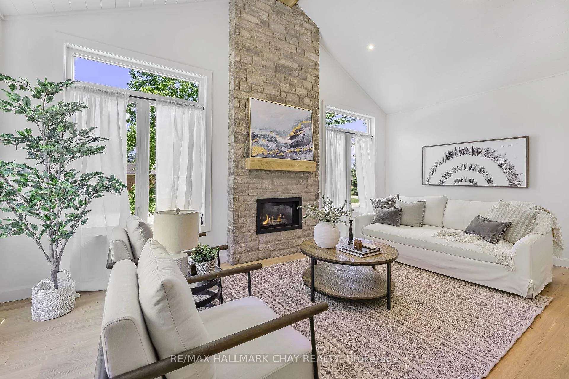 Photo 15 of 21 Heatherwood Drive, Springwater, Midhurst — HOMEH