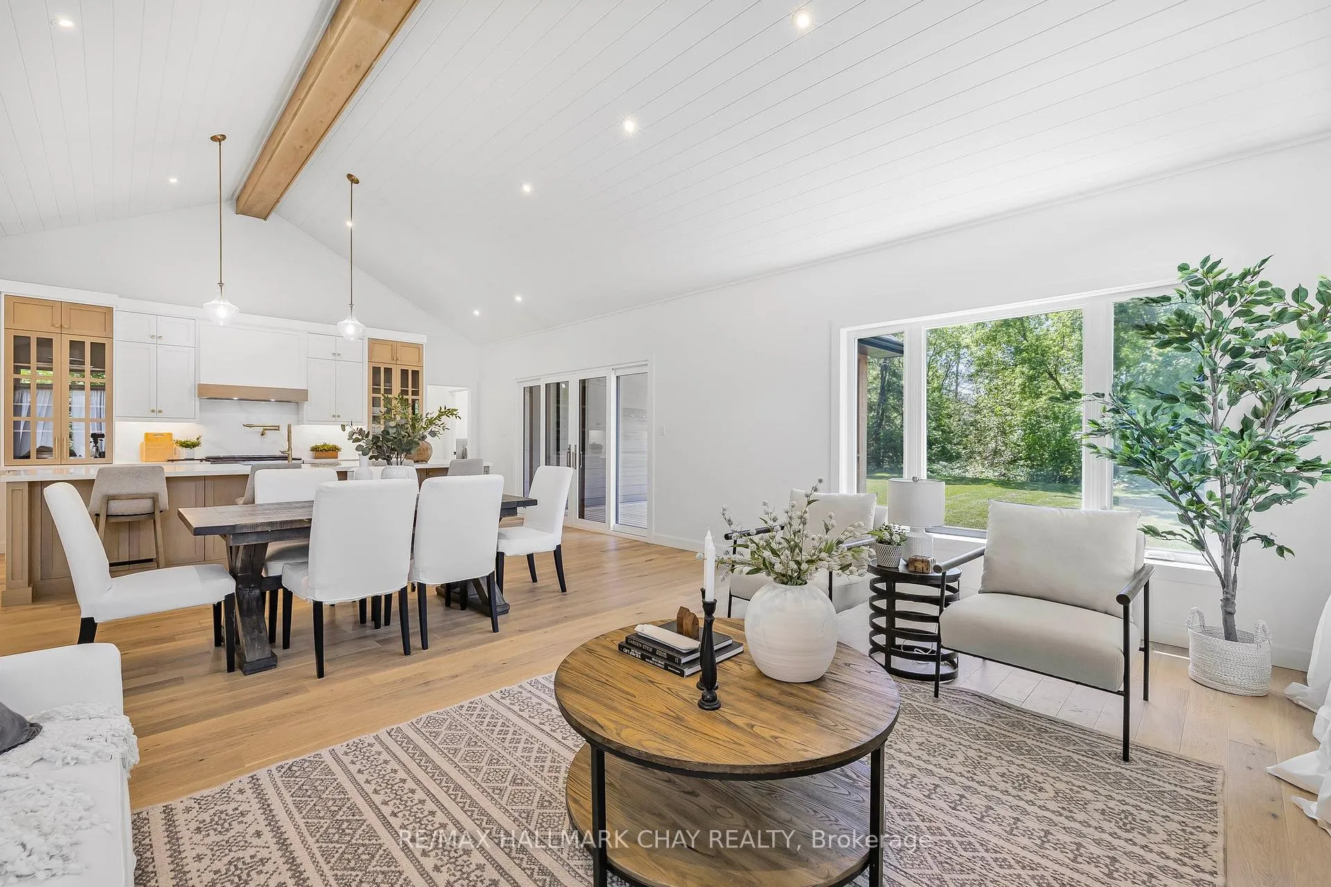 Photo 17 of 21 Heatherwood Drive, Springwater, Midhurst — HOMEH