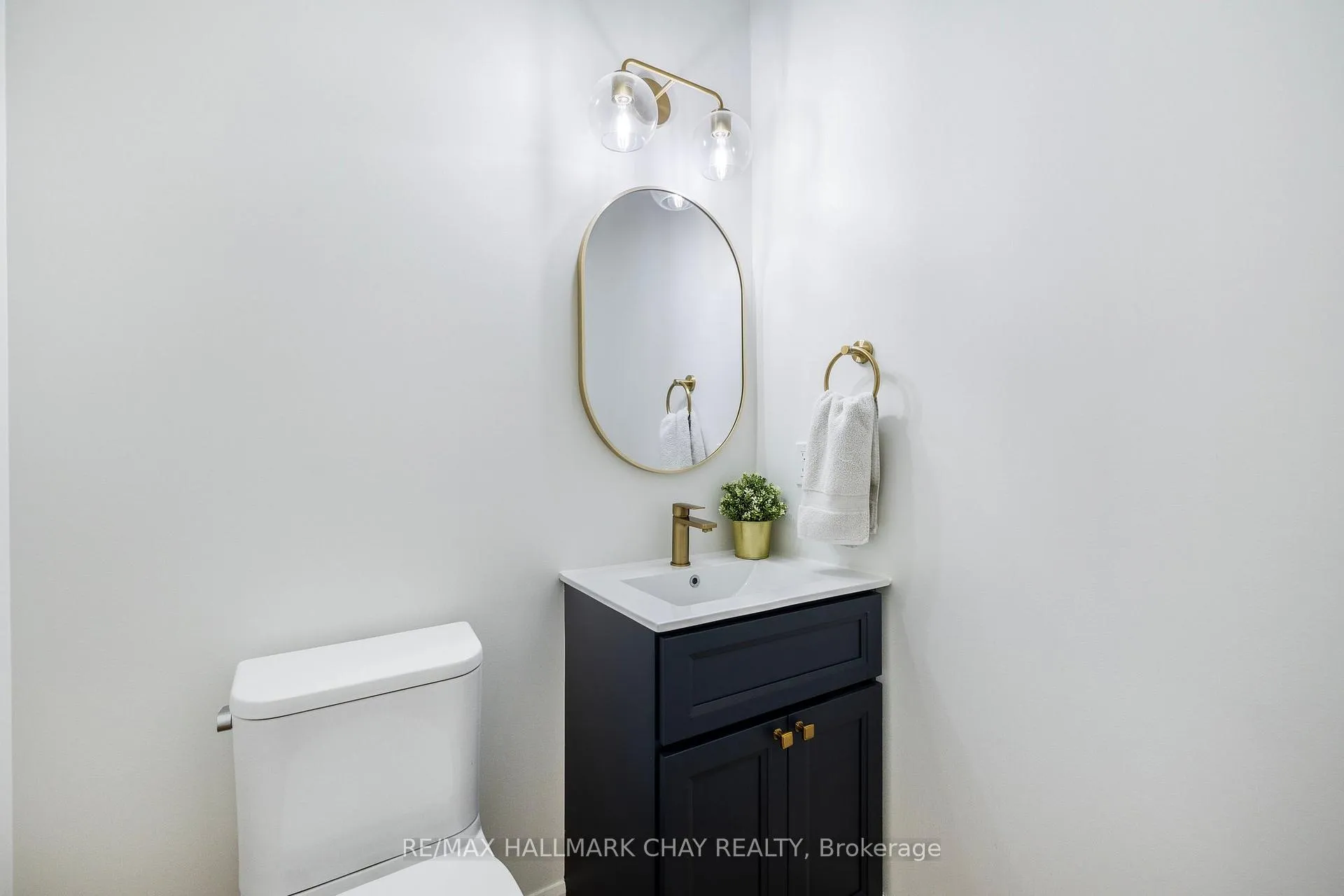 Photo 24 of 21 Heatherwood Drive, Springwater, Midhurst — HOMEH