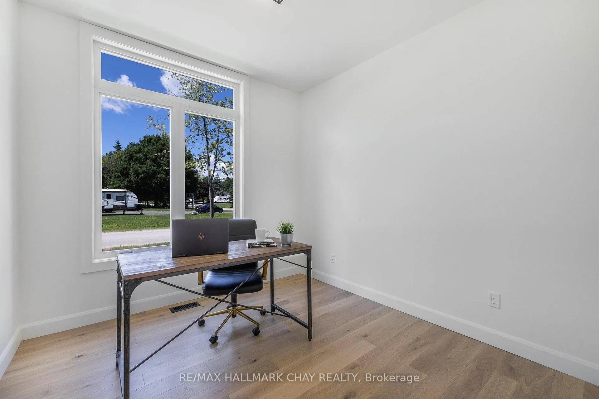 Photo 25 of 21 Heatherwood Drive, Springwater, Midhurst — HOMEH