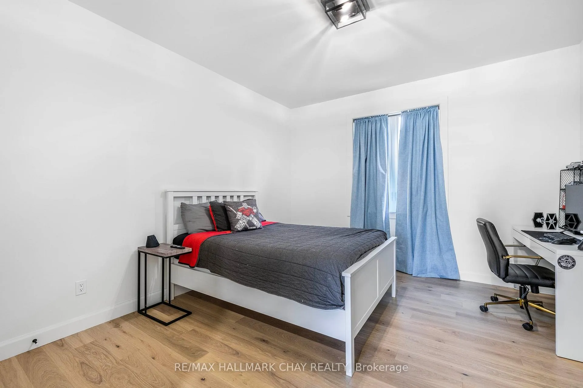 Photo 26 of 21 Heatherwood Drive, Springwater, Midhurst — HOMEH