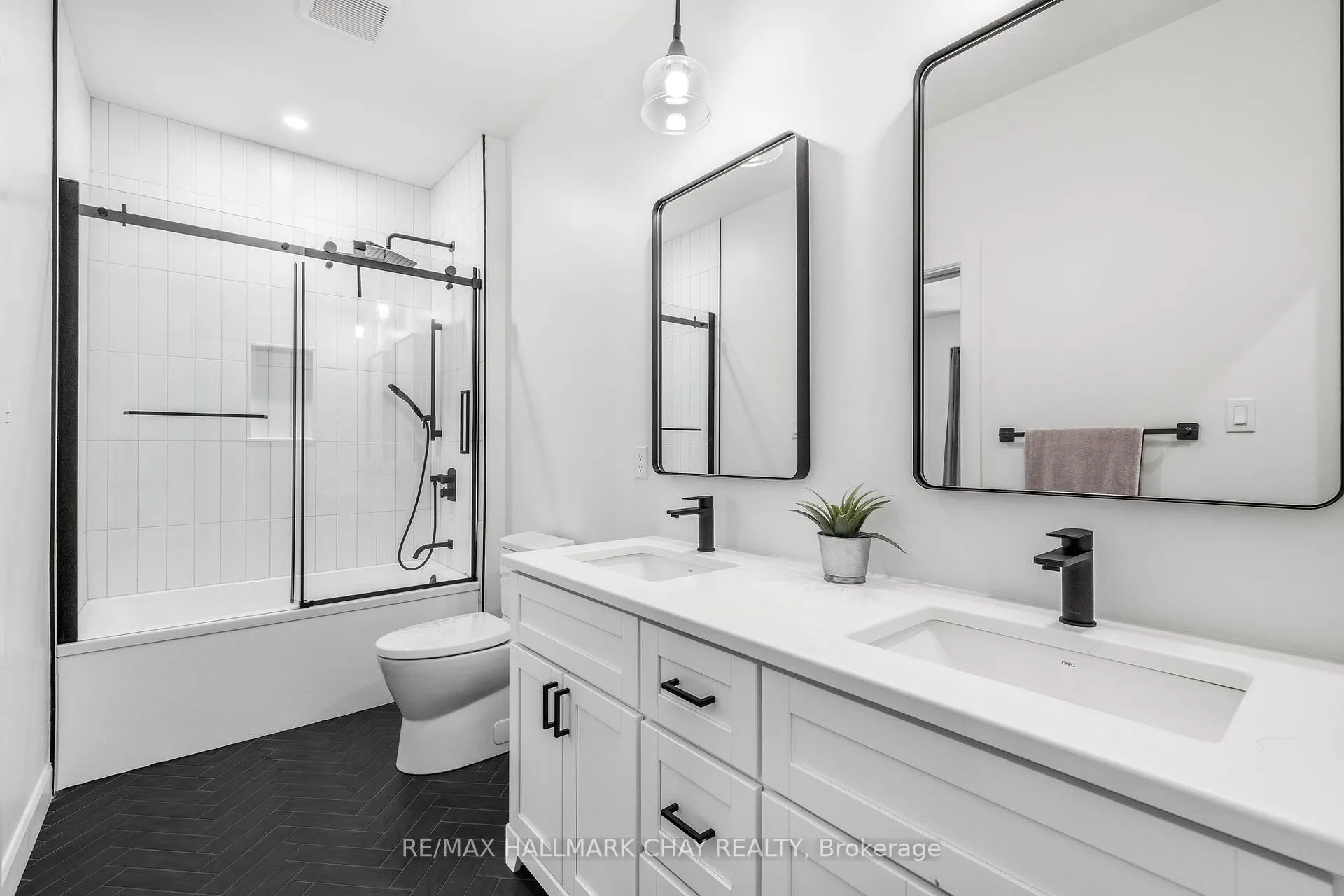 Photo 27 of 21 Heatherwood Drive, Springwater, Midhurst — HOMEH