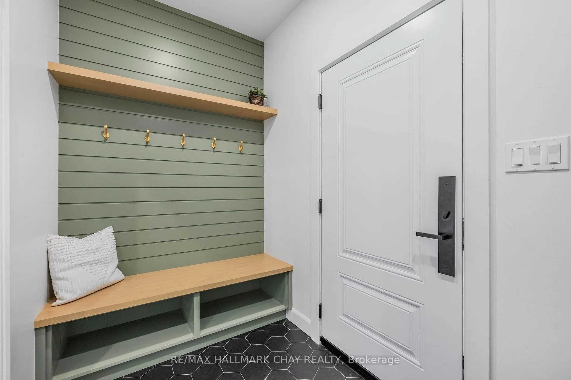 Photo 30 of 21 Heatherwood Drive, Springwater, Midhurst — HOMEH