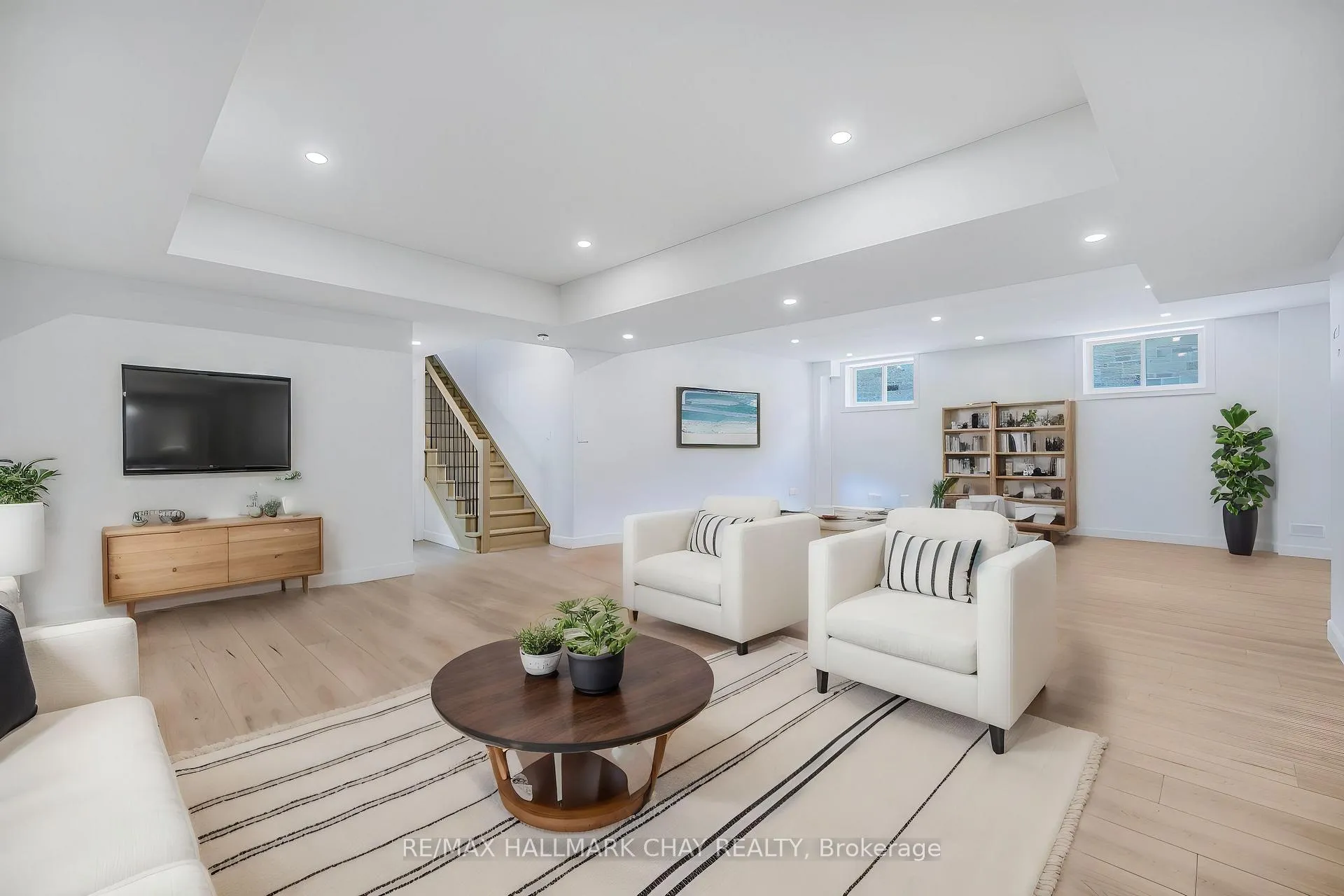 Photo 32 of 21 Heatherwood Drive, Springwater, Midhurst — HOMEH
