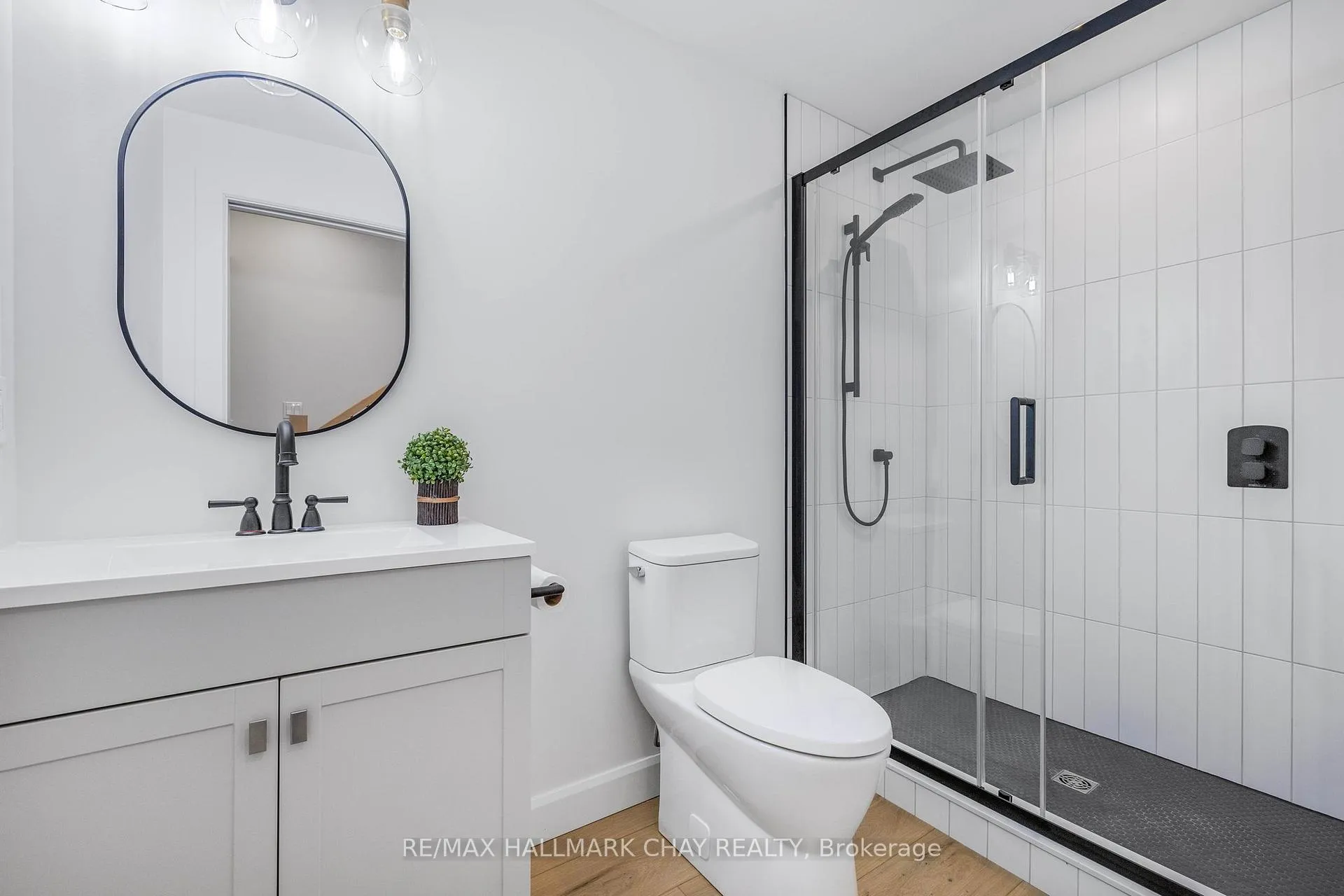 Photo 33 of 21 Heatherwood Drive, Springwater, Midhurst — HOMEH