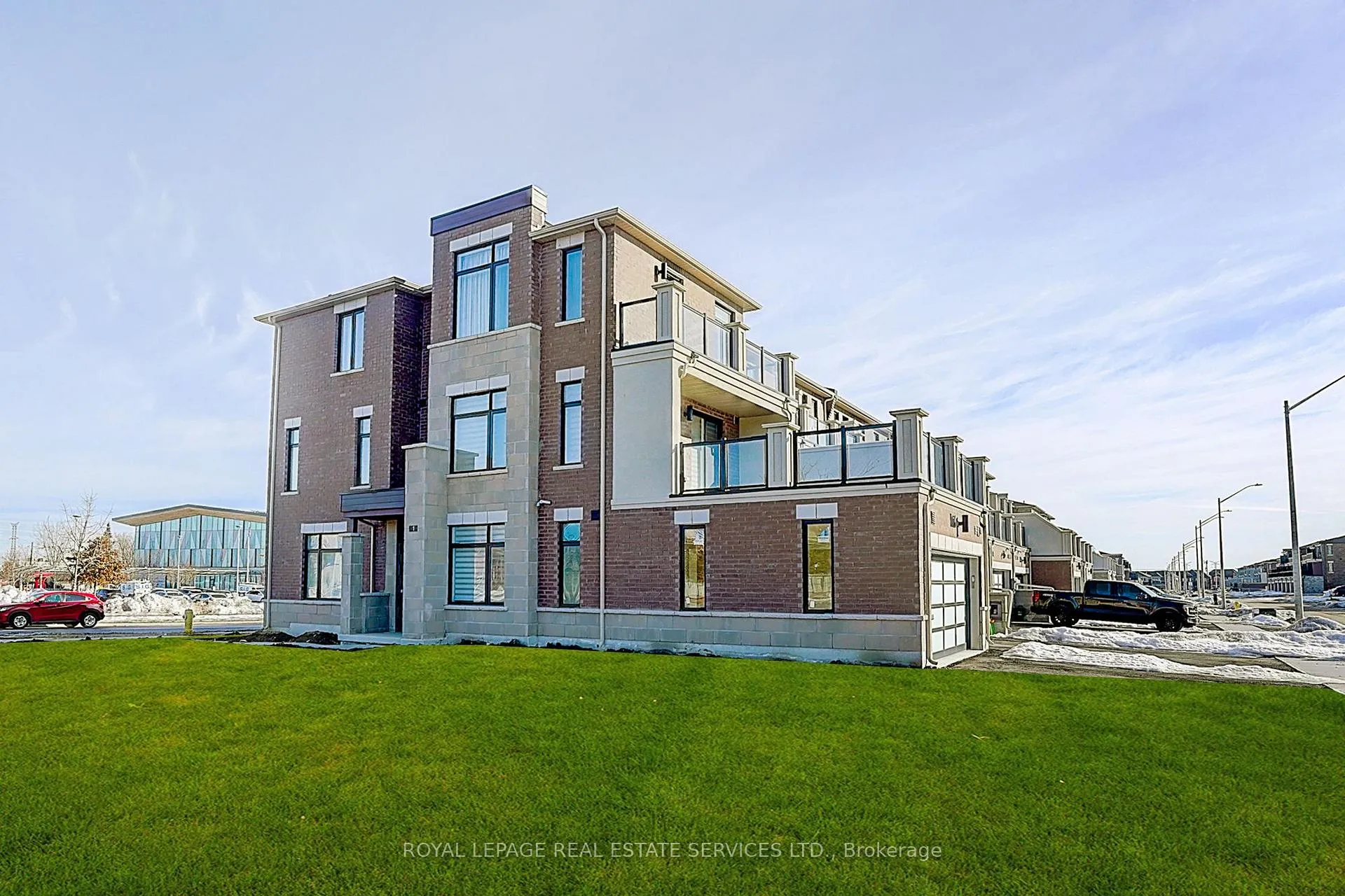Photo 2 of 1 Mumbai Avenue, Markham, Middlefield — HOMEH