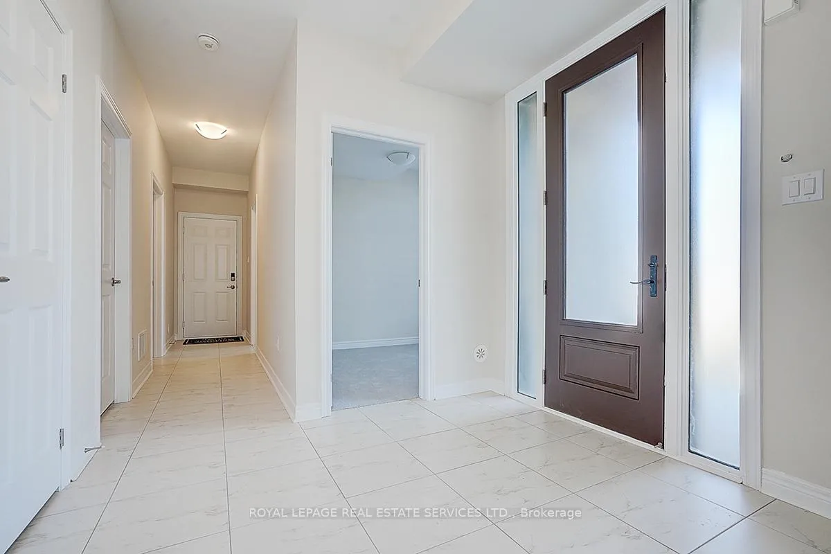 Photo 4 of 1 Mumbai Avenue, Markham, Middlefield — HOMEH