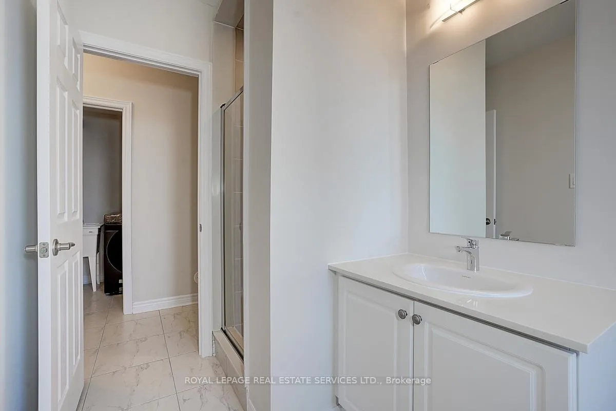 Photo 11 of 1 Mumbai Avenue, Markham, Middlefield — HOMEH
