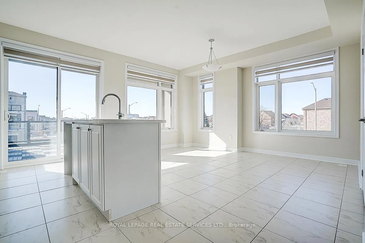 Photo 15 of 1 Mumbai Avenue, Markham, Middlefield — HOMEH