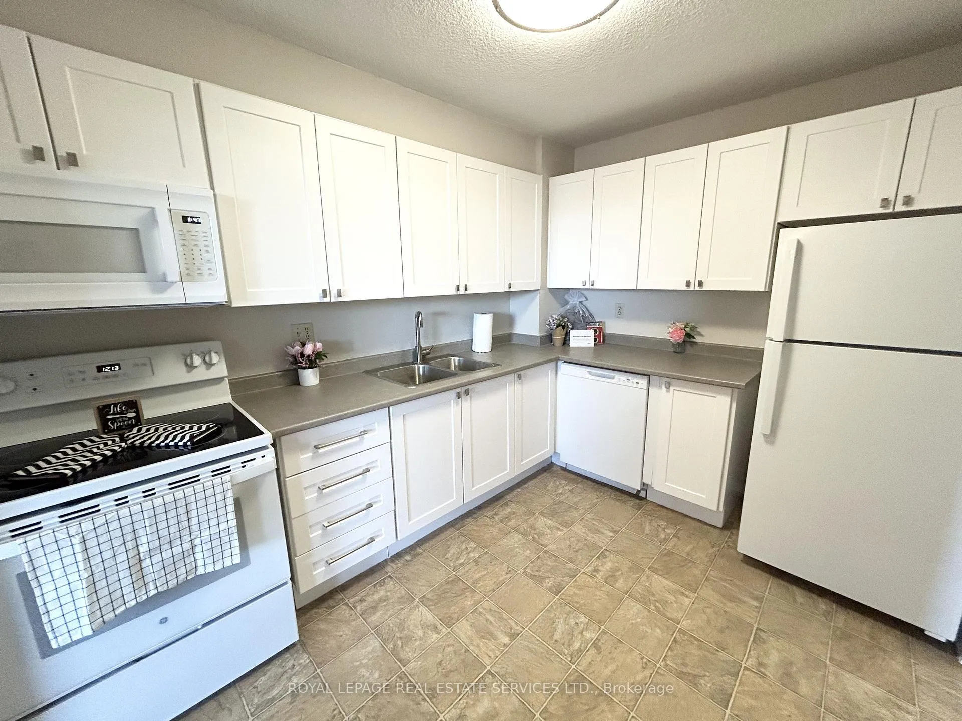 Photo 5 of Unit 702, 60 Park Avenue, Halton Hills, Georgetown — HOMEH