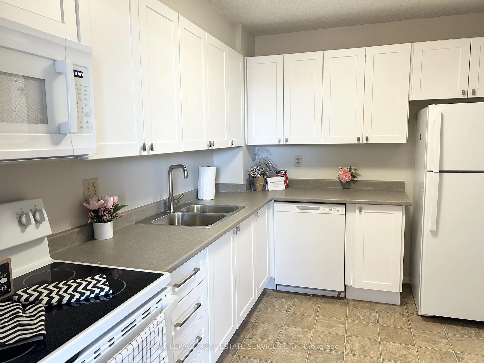 Photo 6 of Unit 702, 60 Park Avenue, Halton Hills, Georgetown — HOMEH