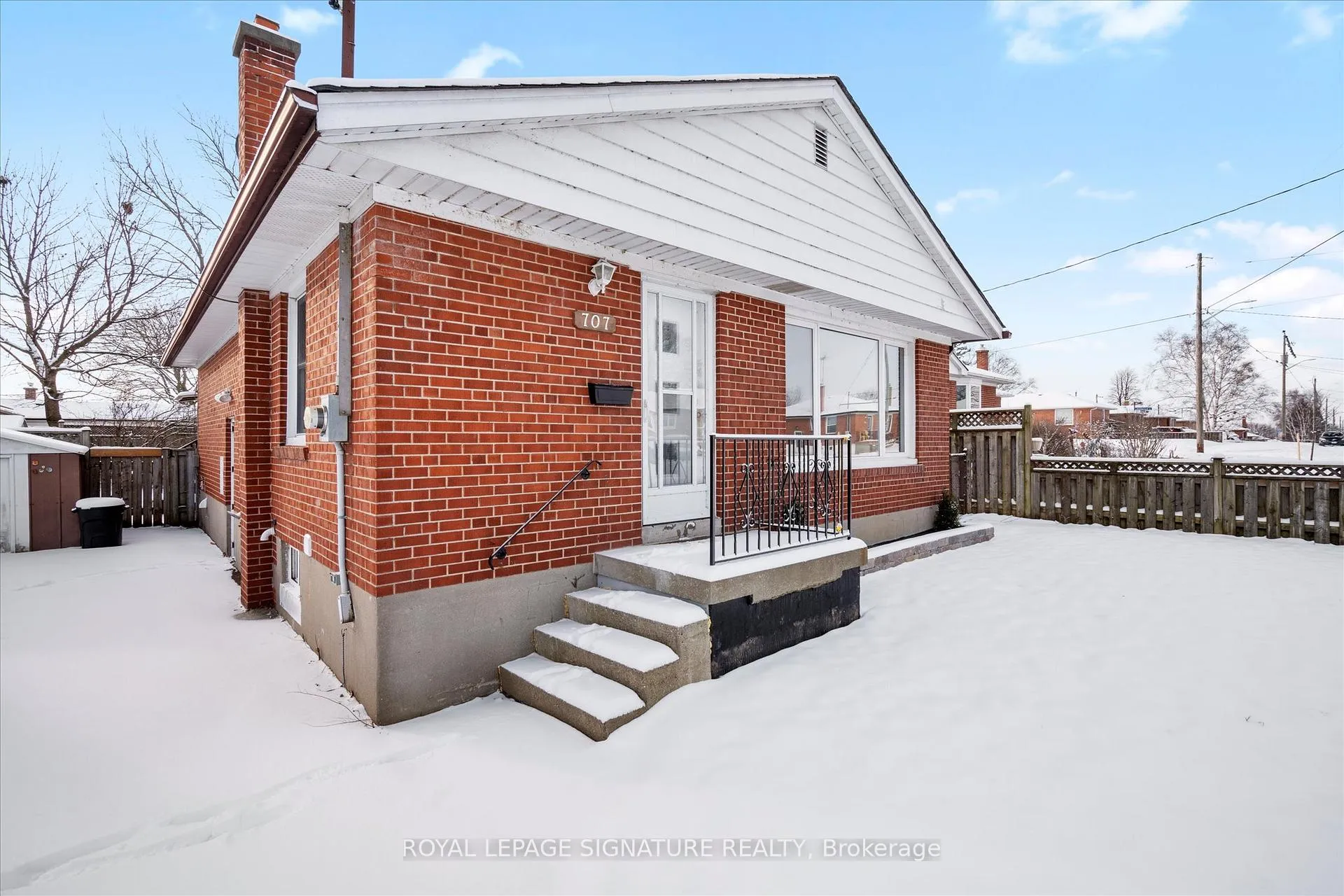Front of 707 Lakeview Avenue