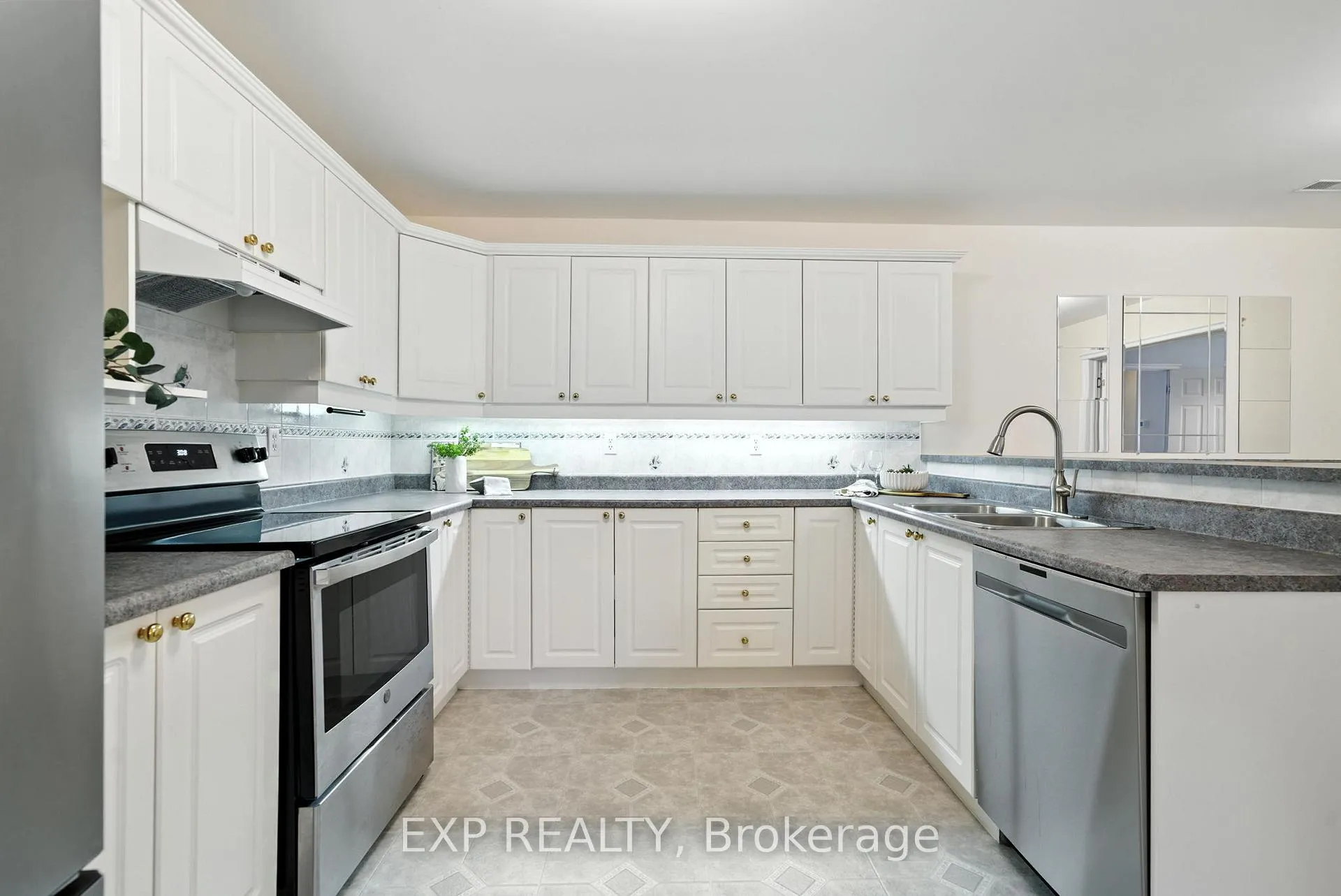 Photo 13 of Unit 511, 245 Elgin Street W, Cobourg — HOMEH