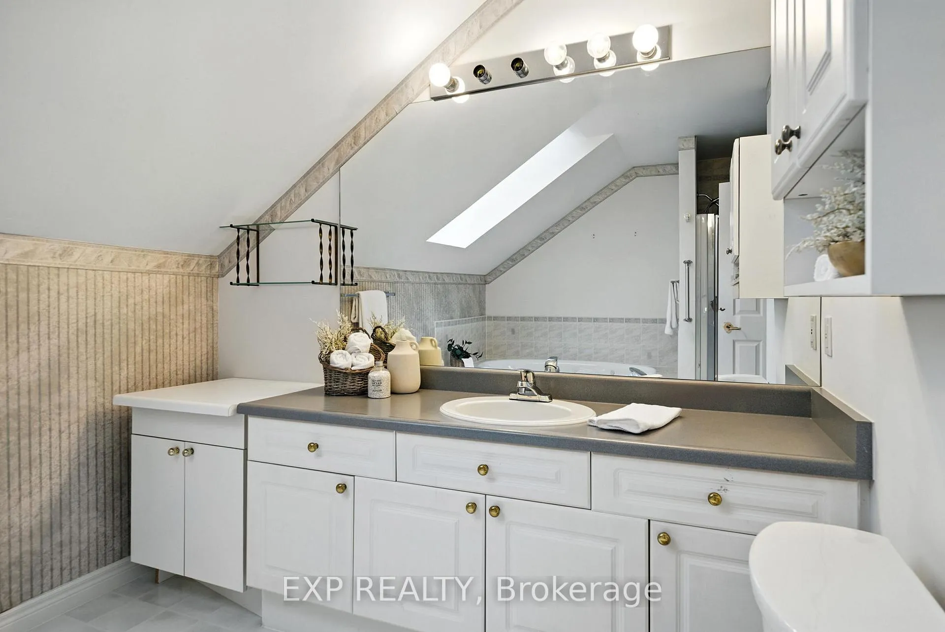 Photo 26 of Unit 511, 245 Elgin Street W, Cobourg — HOMEH