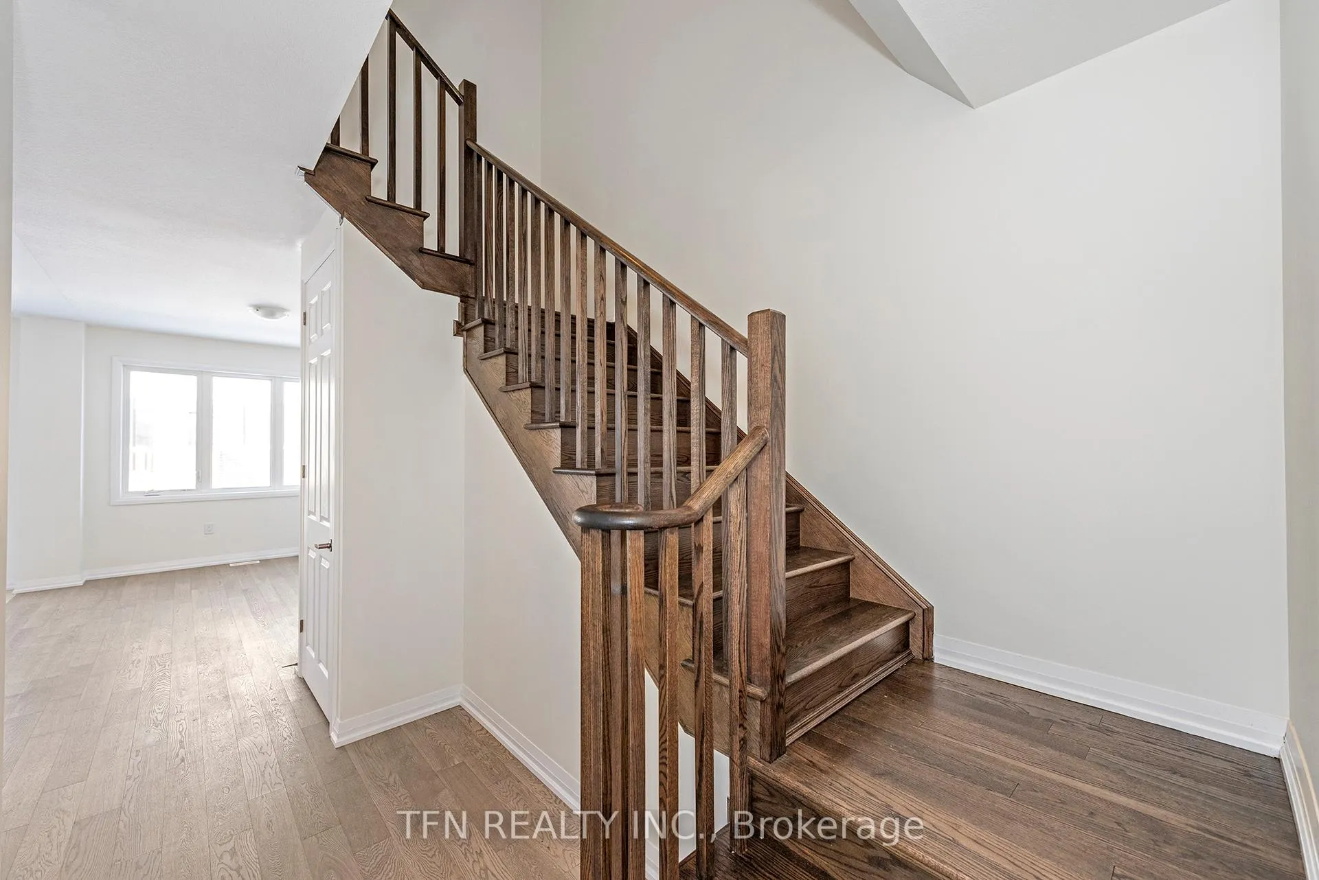 Photo 15 of 31 Lonsdale Road, Haldimand — HOMEH